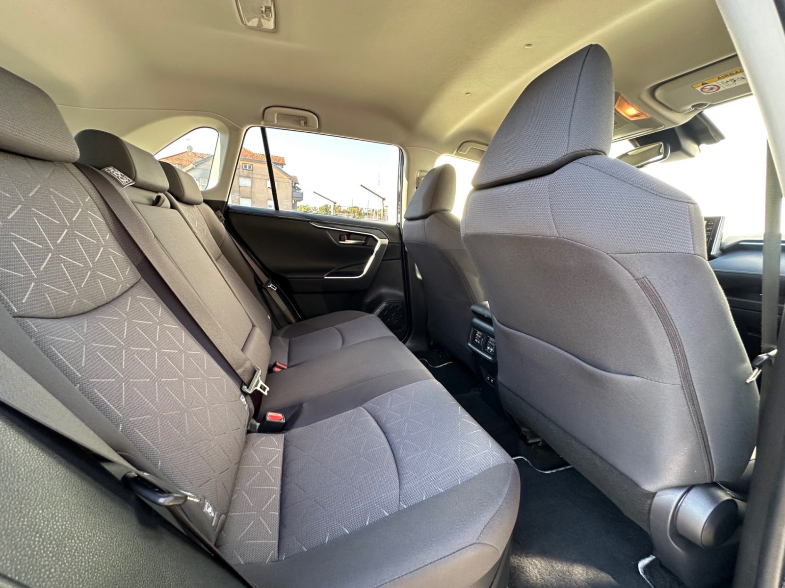 Toyota RAV4 Hybrid 2,5 DYNAMIC Aut., fotografija 12
