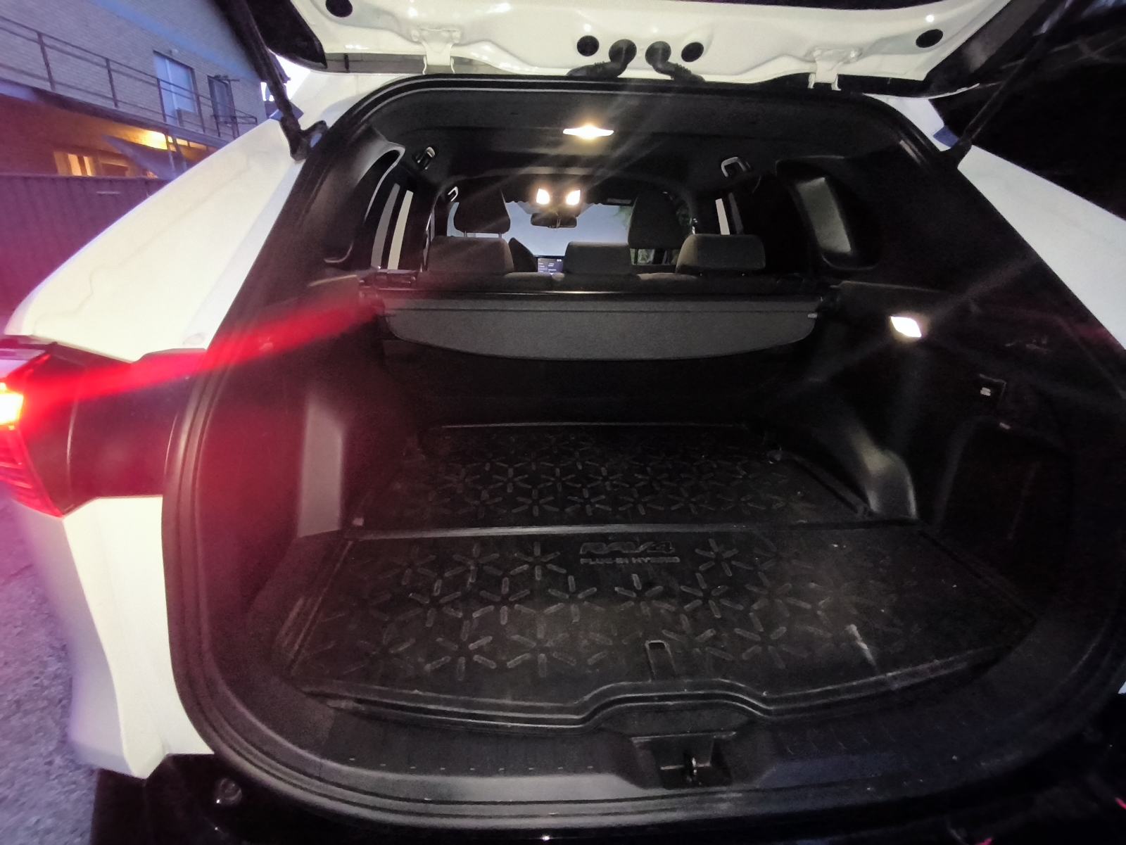Toyota RAV4 Plug in Hibryd Executive, fotografija 5