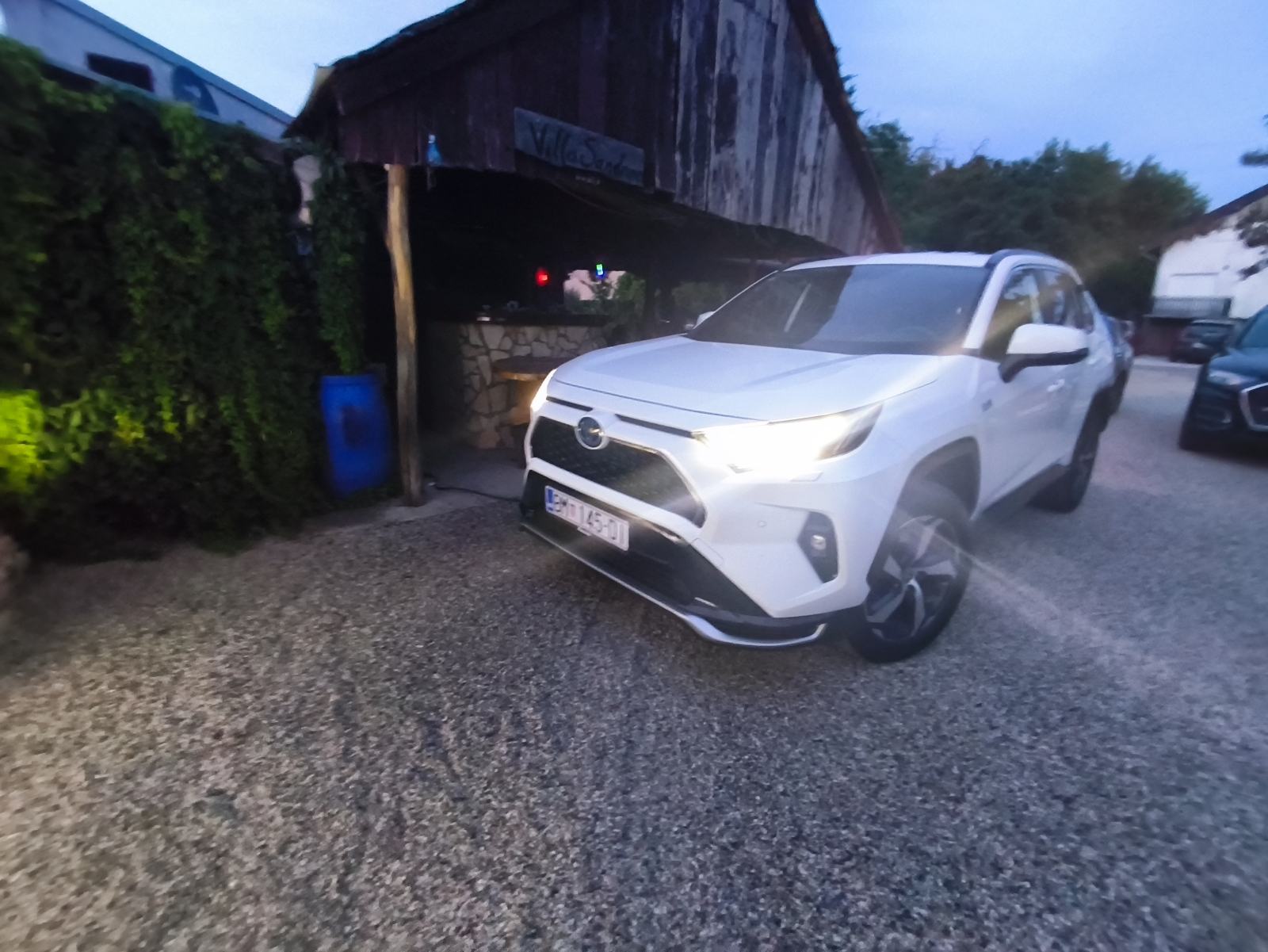 Toyota RAV4 Plug in Hibryd Executive, fotografija 6
