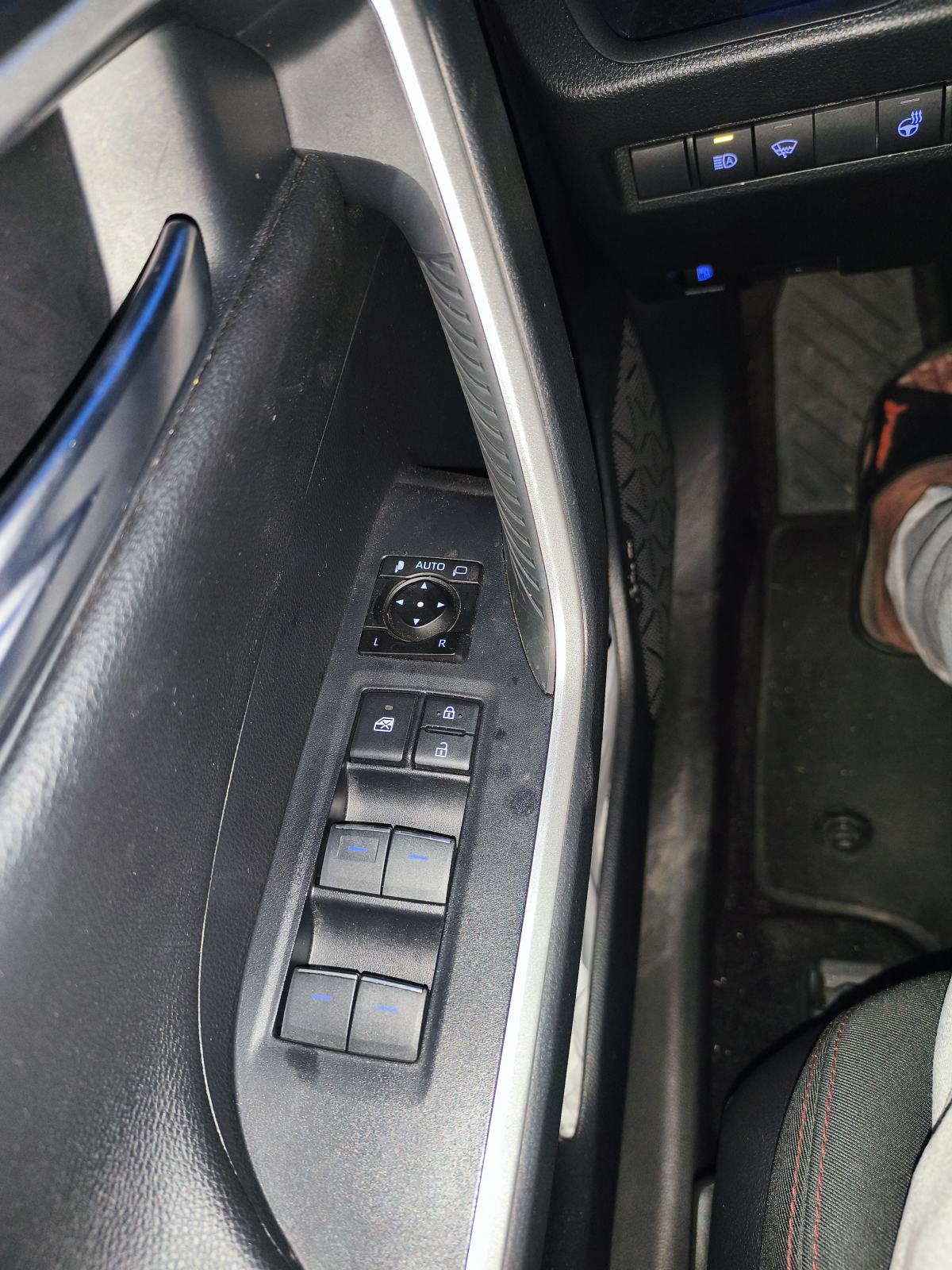 Toyota RAV4 Plug in Hibryd Executive, fotografija 13