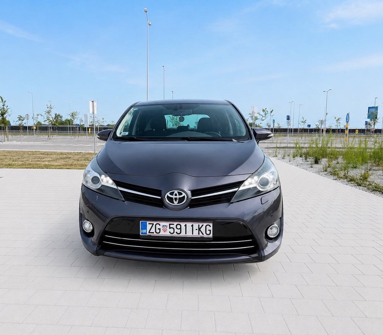 Toyota Verso 1,6 D-4D SOL - 2016 - FULL OPREMA - KAO NOVA, fotografija 2
