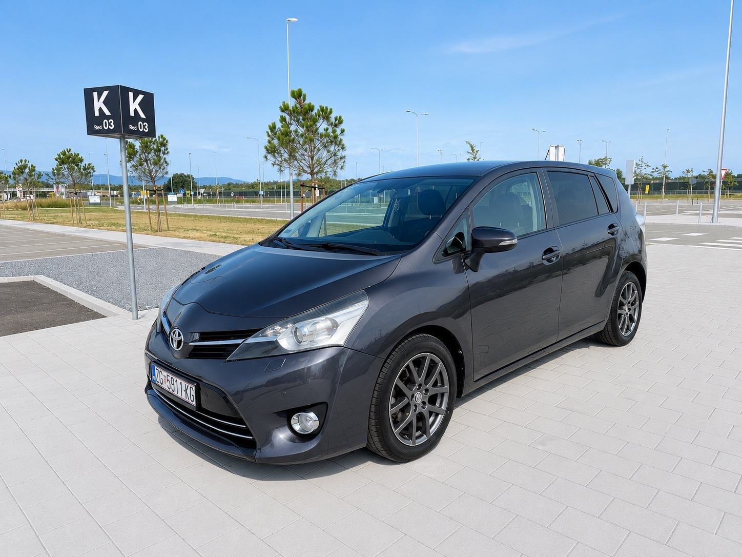 Toyota Verso 1,6 D-4D SOL - 2016 - FULL OPREMA - KAO NOVA, fotografija 3