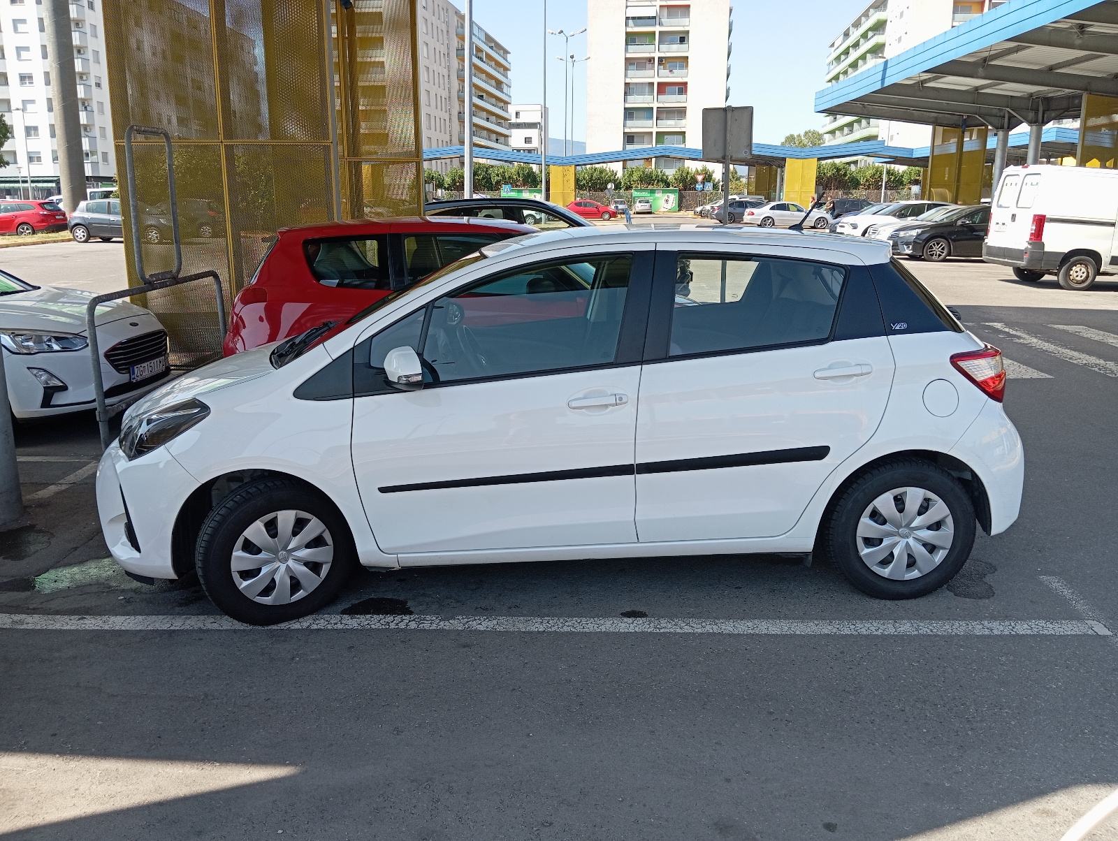 Toyota xaris 1.0, fotografija 2
