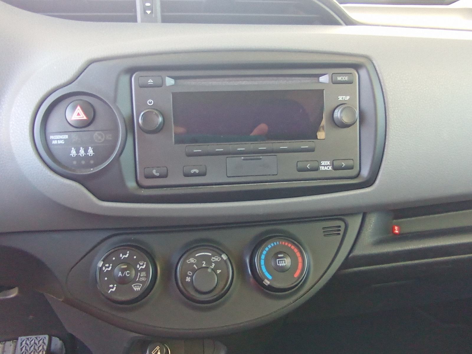 Toyota xaris 1.0, fotografija 9