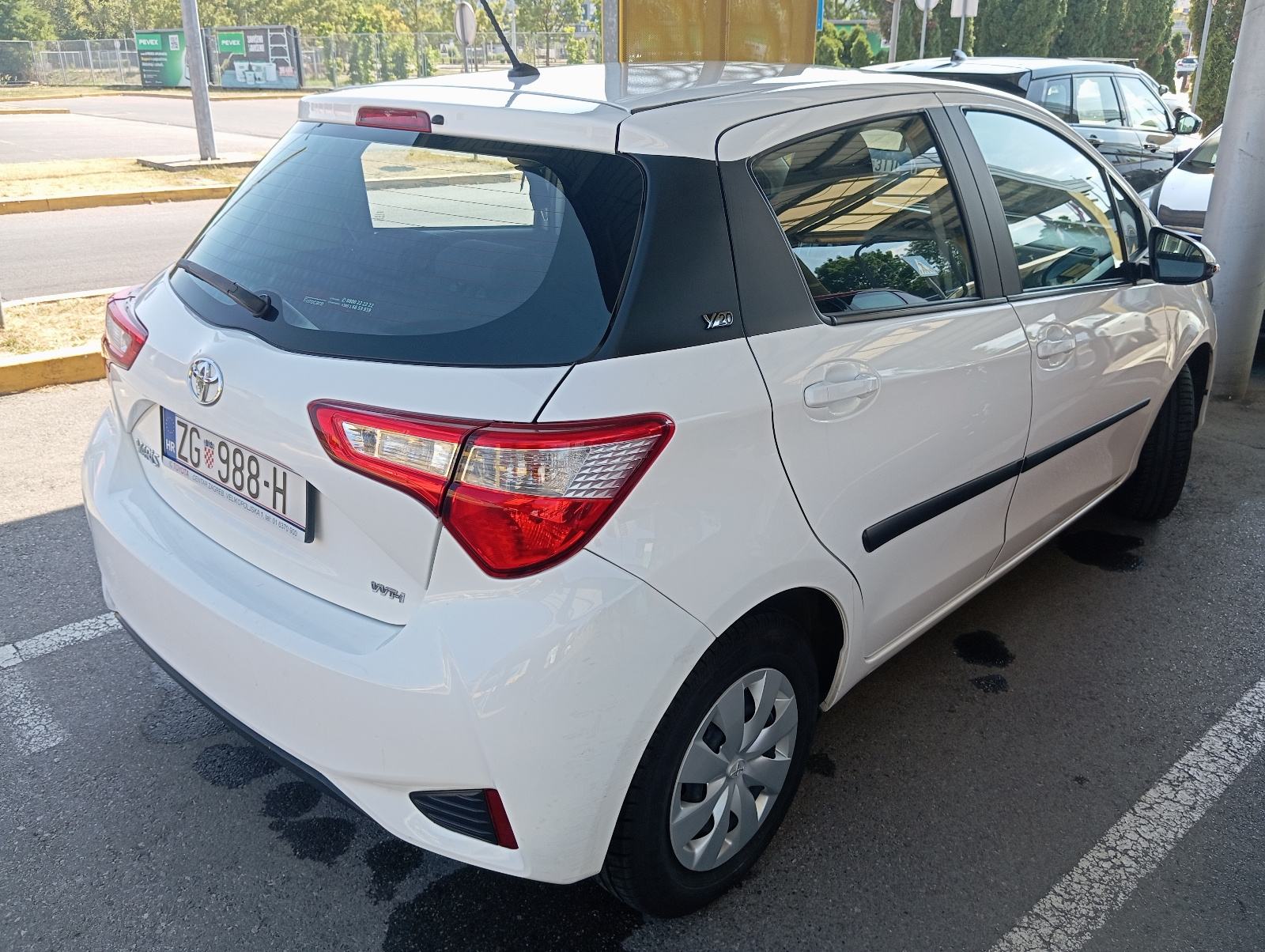 Toyota xaris 1.0, fotografija 4