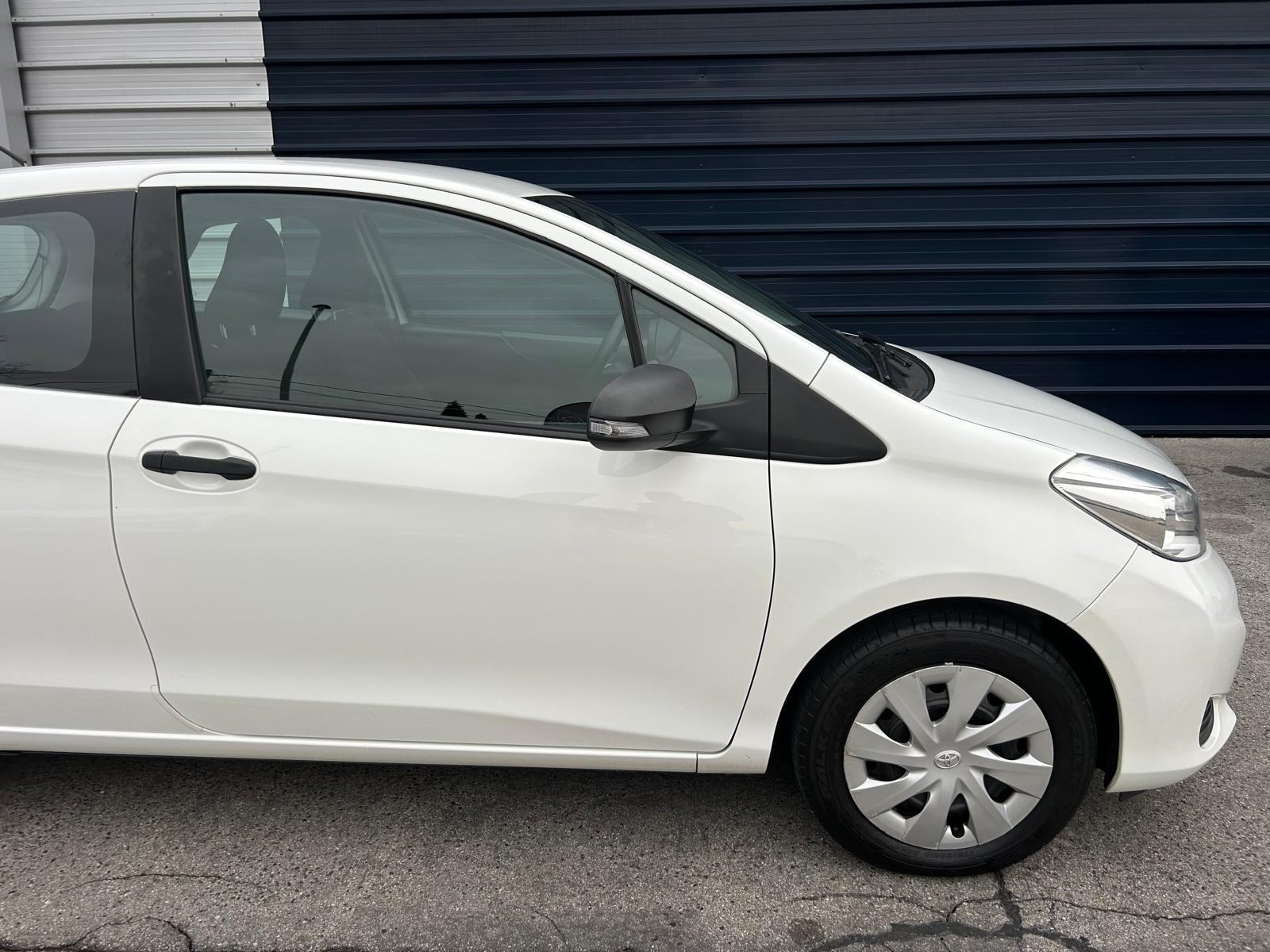 Toyota Yaris 1,0 - 130000km - 2012 - SERVISNA - GARANCIJA - REG 1 GOD!, fotografija 4