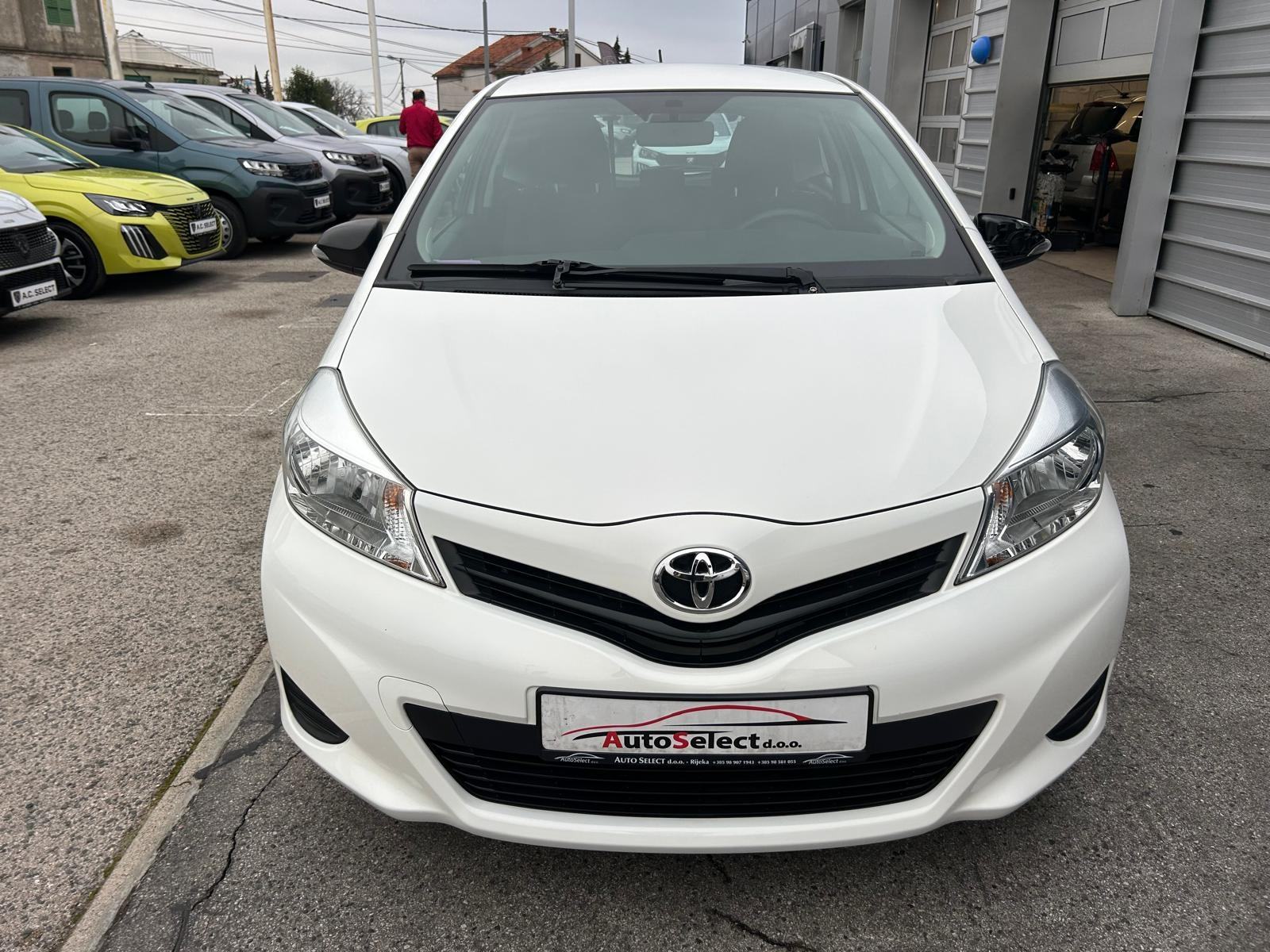 Toyota Yaris 1,0 - 130000km - 2012 - SERVISNA - GARANCIJA - REG 1 GOD!, fotografija 3