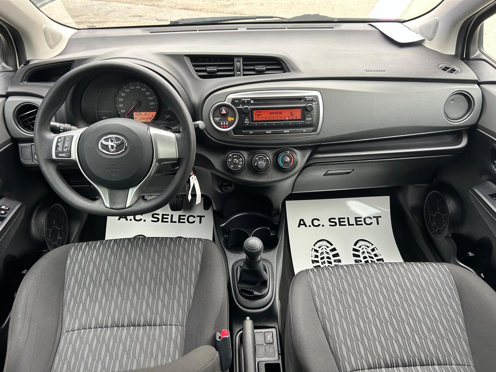 Toyota Yaris 1,0 - 130000km - 2012 - SERVISNA - GARANCIJA - REG 1 GOD!, fotografija 9