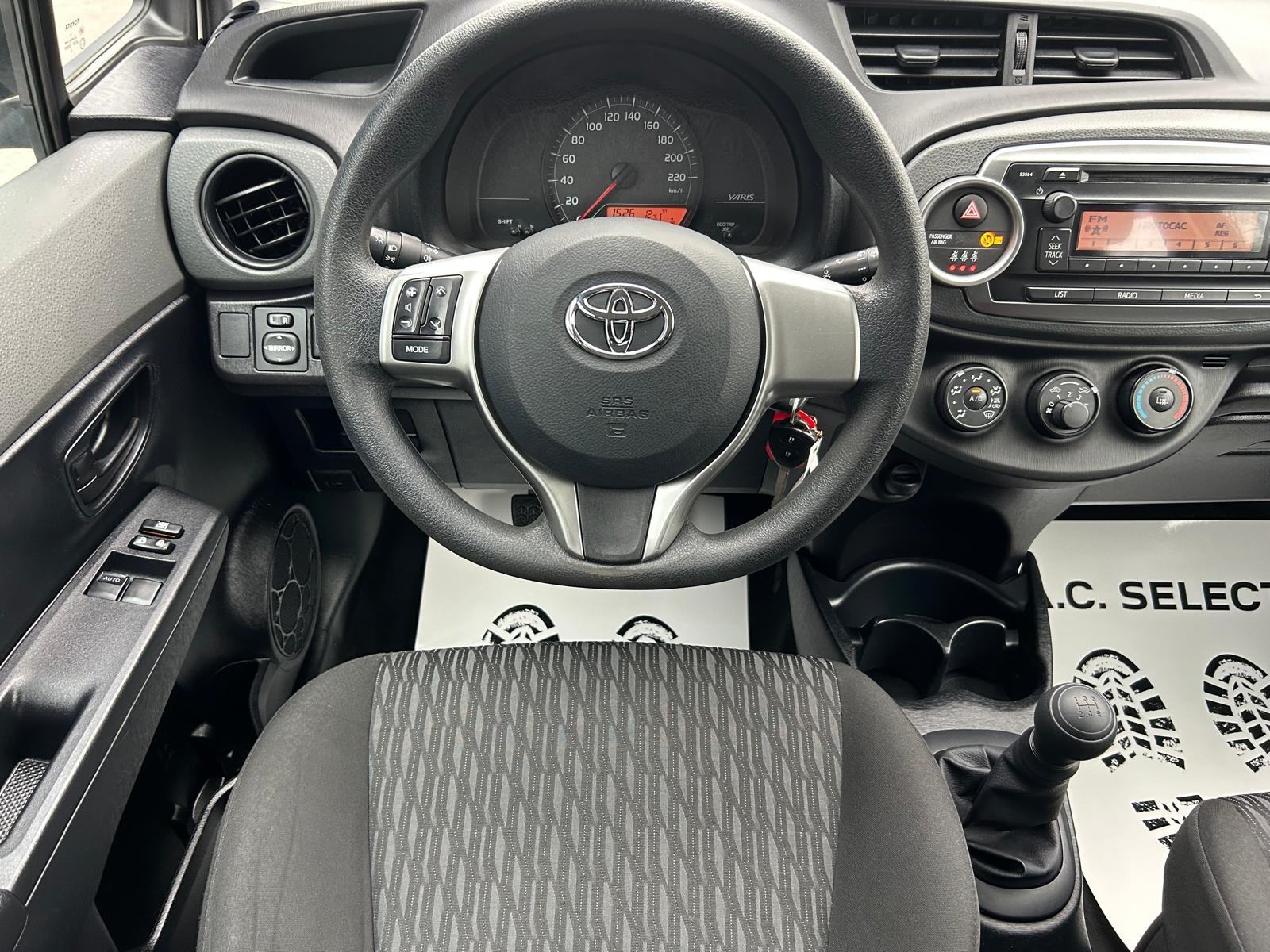 Toyota Yaris 1,0 - 130000km - 2012 - SERVISNA - GARANCIJA - REG 1 GOD!, fotografija 10