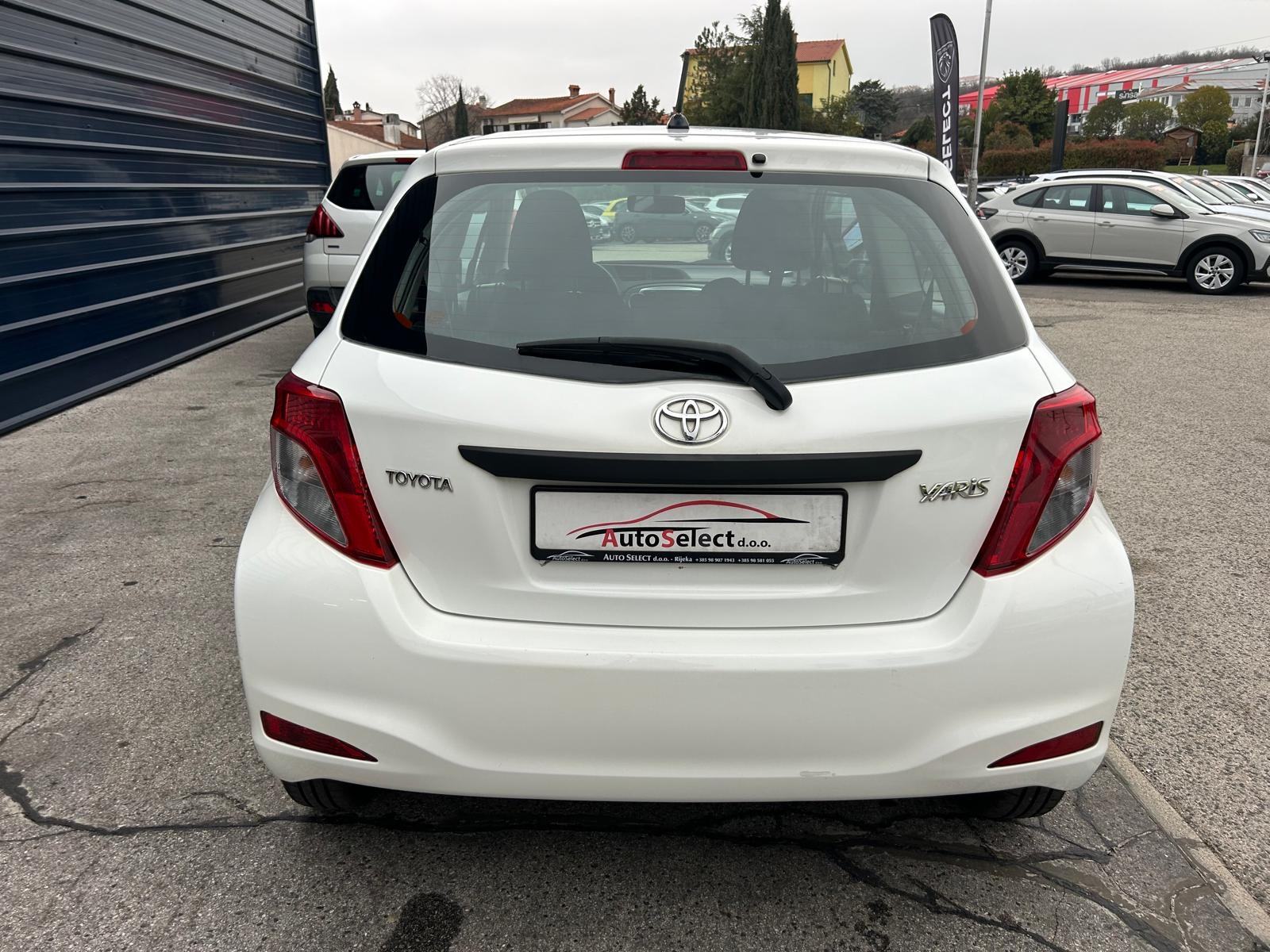Toyota Yaris 1,0 - 130000km - 2012 - SERVISNA - GARANCIJA - REG 1 GOD!, fotografija 7