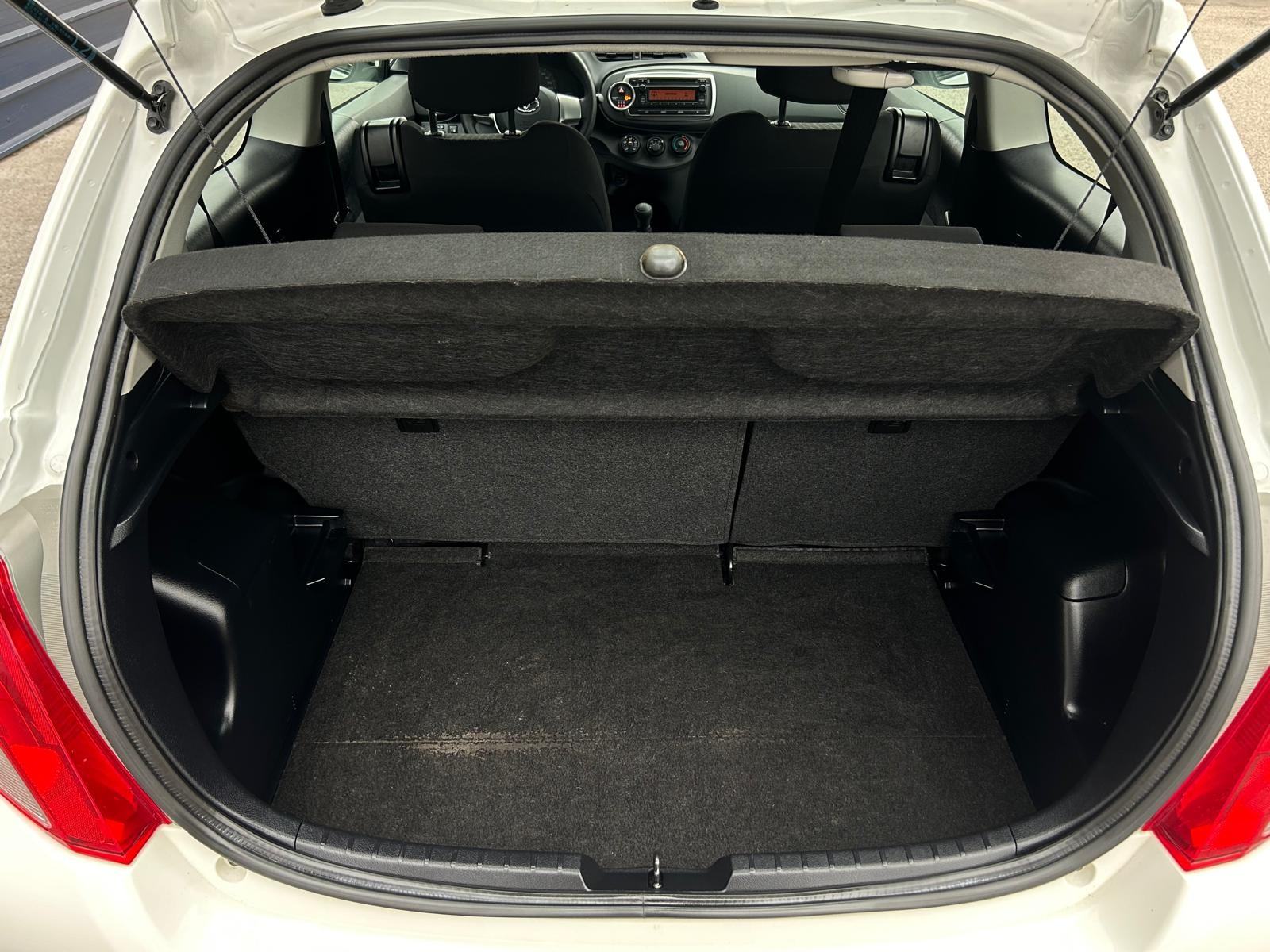 Toyota Yaris 1,0 - 130000km - 2012 - SERVISNA - GARANCIJA - REG 1 GOD!, fotografija 8