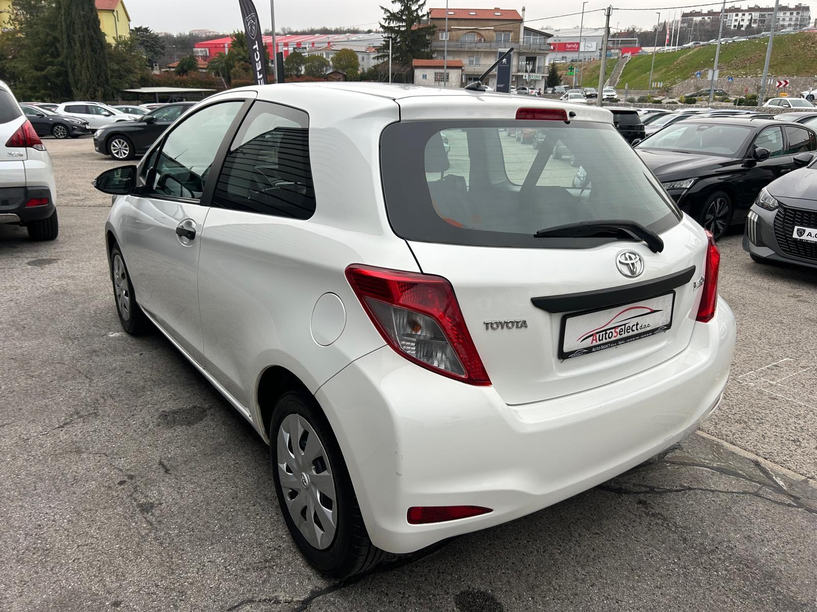 Toyota Yaris 1,0 - 130000km - 2012 - SERVISNA - GARANCIJA - REG 1 GOD!, fotografija 6