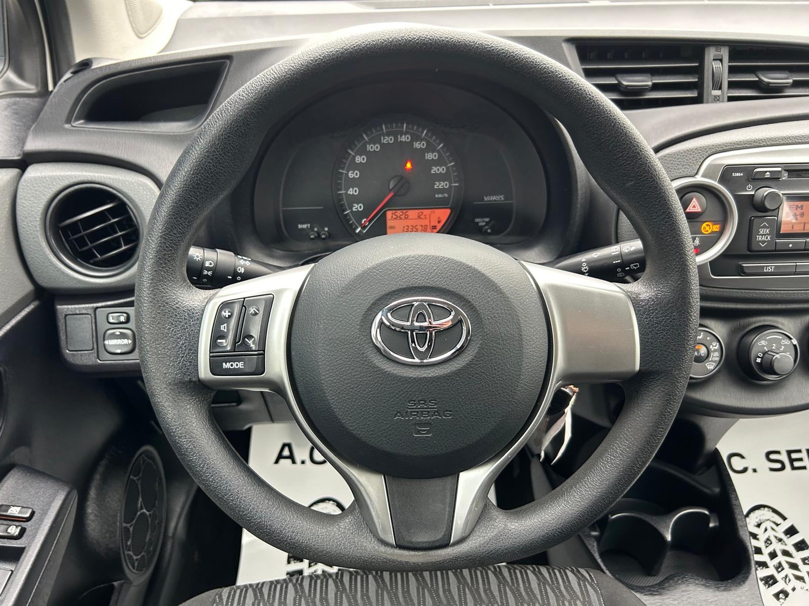 Toyota Yaris 1,0 - 130000km - 2012 - SERVISNA - GARANCIJA - REG 1 GOD!, fotografija 11