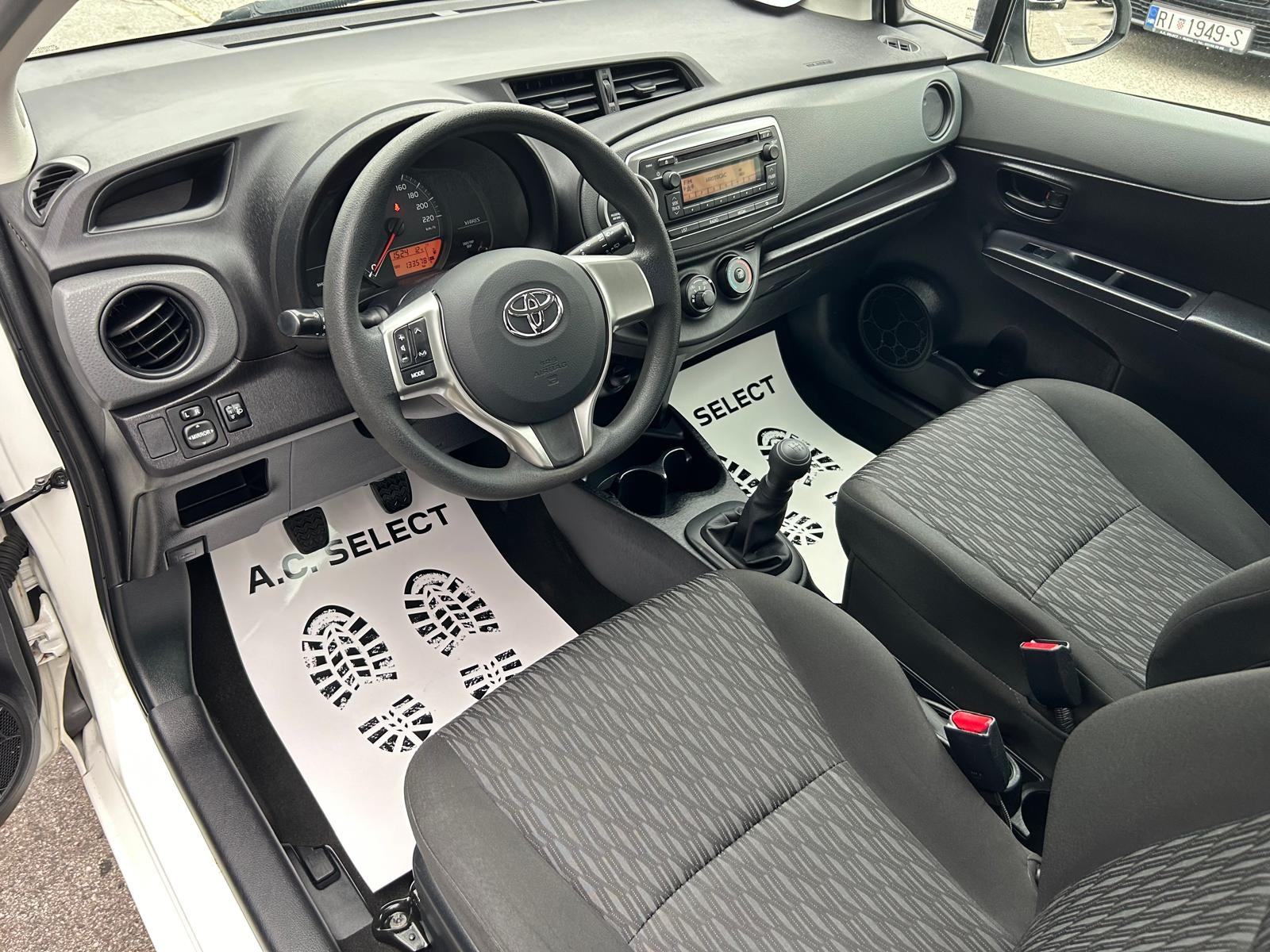 Toyota Yaris 1,0 - 130000km - 2012 - SERVISNA - GARANCIJA - REG 1 GOD!, fotografija 16