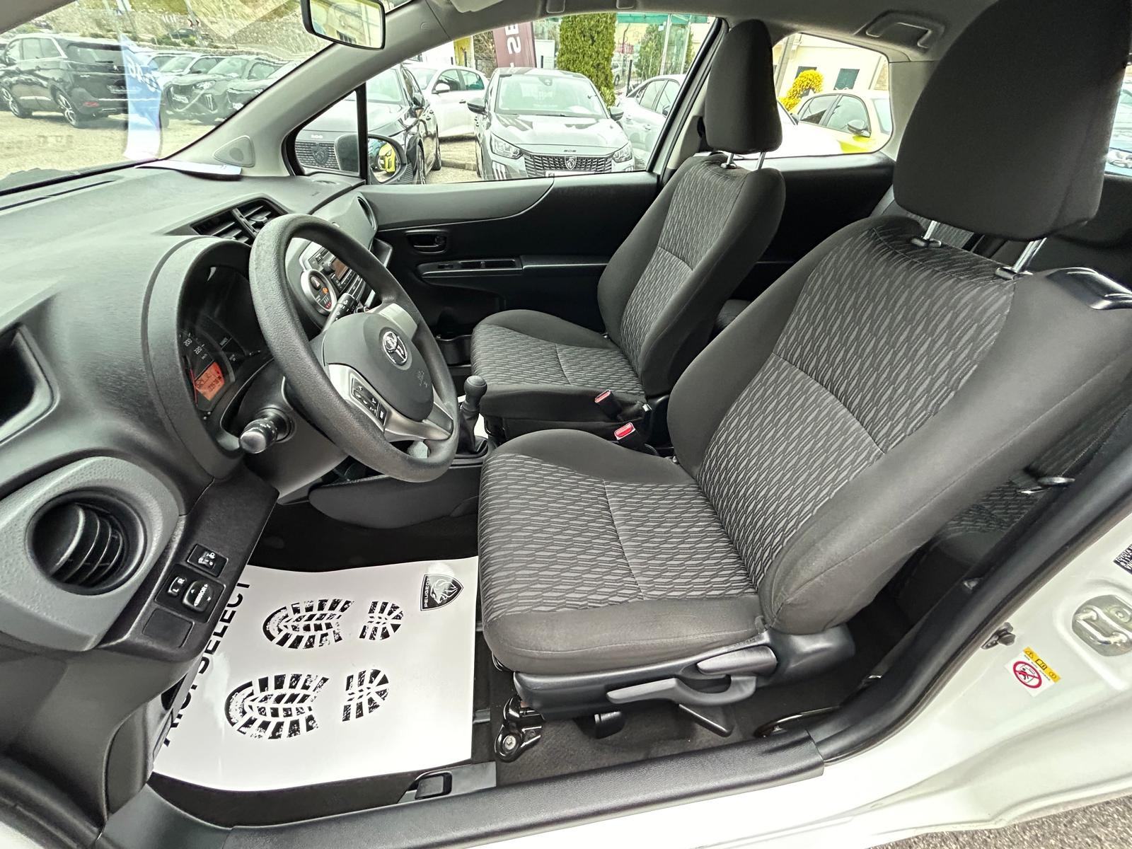 Toyota Yaris 1,0 - 130000km - 2012 - SERVISNA - GARANCIJA - REG 1 GOD!, fotografija 19