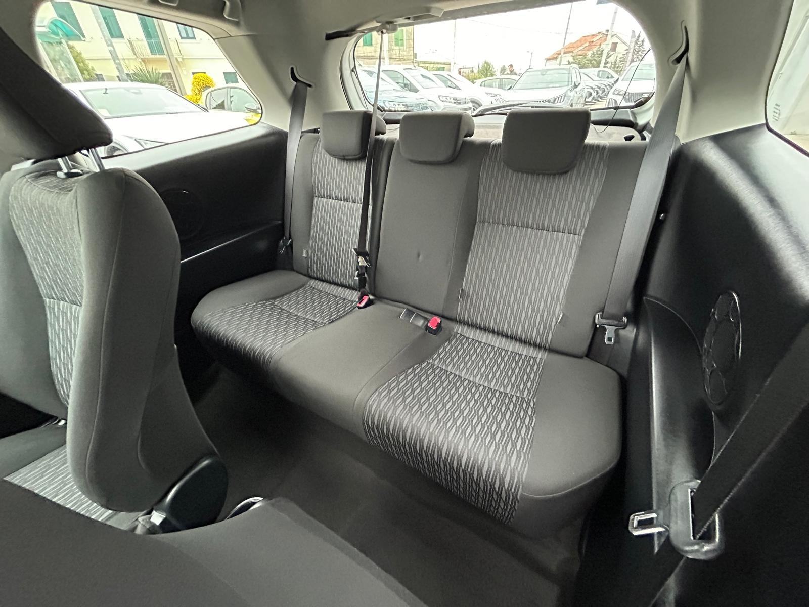 Toyota Yaris 1,0 - 130000km - 2012 - SERVISNA - GARANCIJA - REG 1 GOD!, fotografija 20