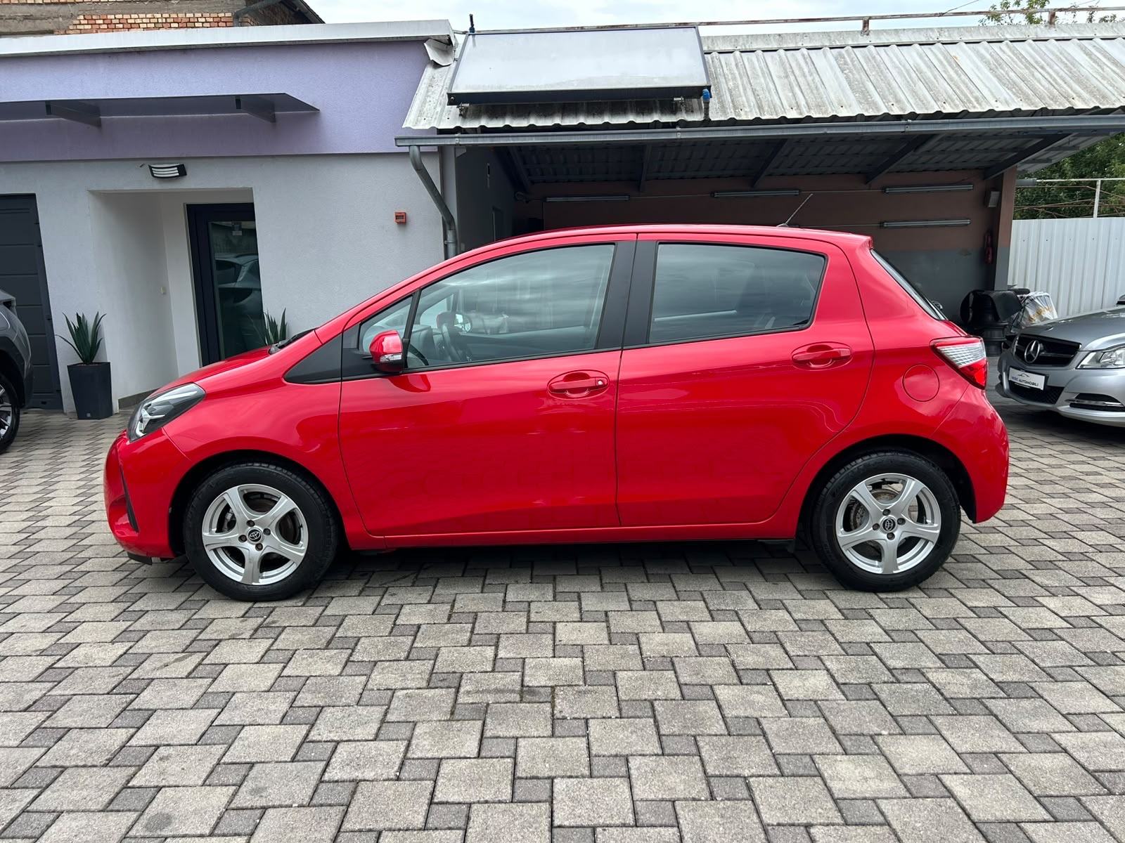 Toyota Yaris 1,0 *garancija na km, servisna..*, fotografija 2