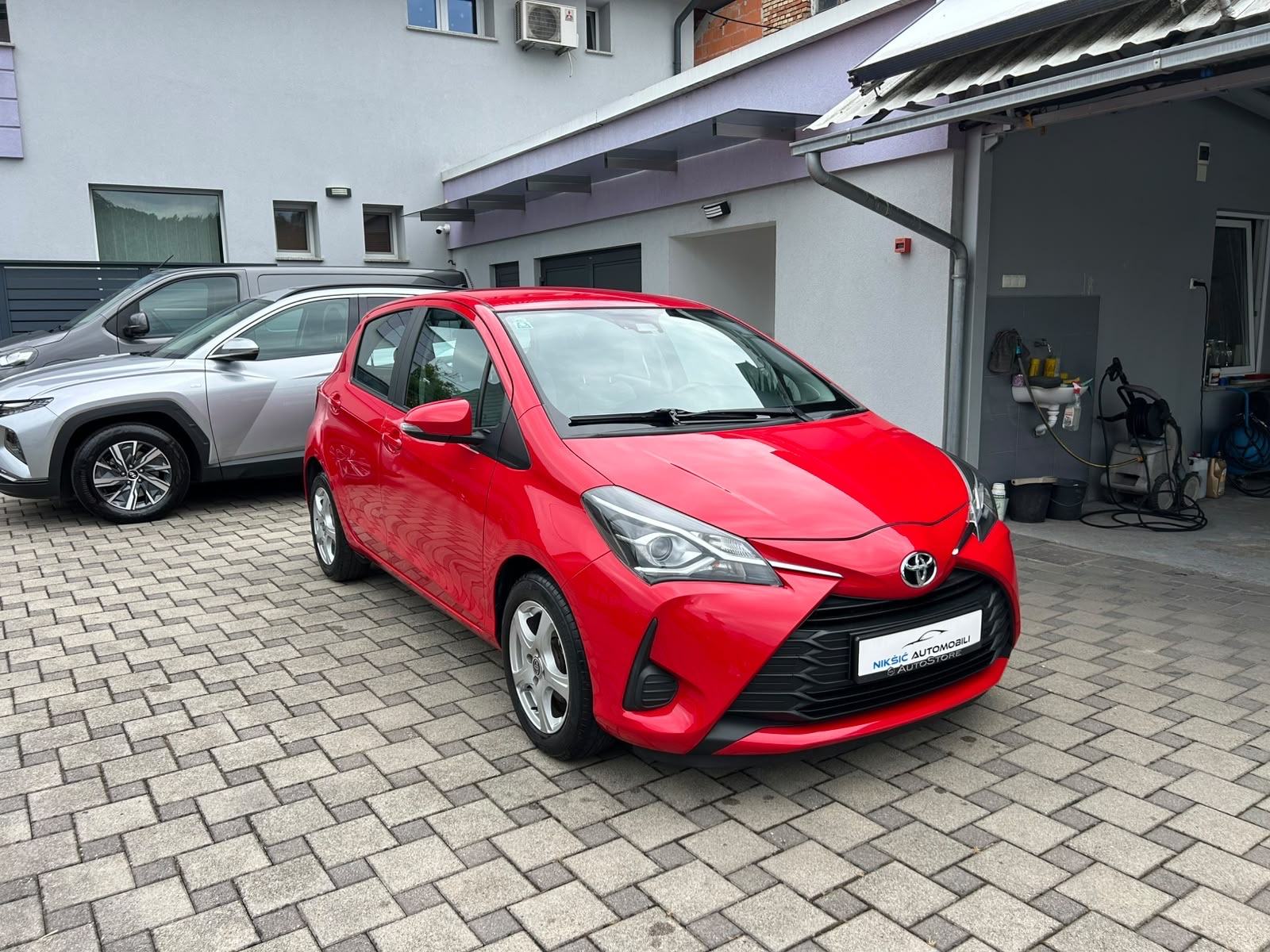 Toyota Yaris 1,0 *garancija na km, servisna..*, fotografija 6