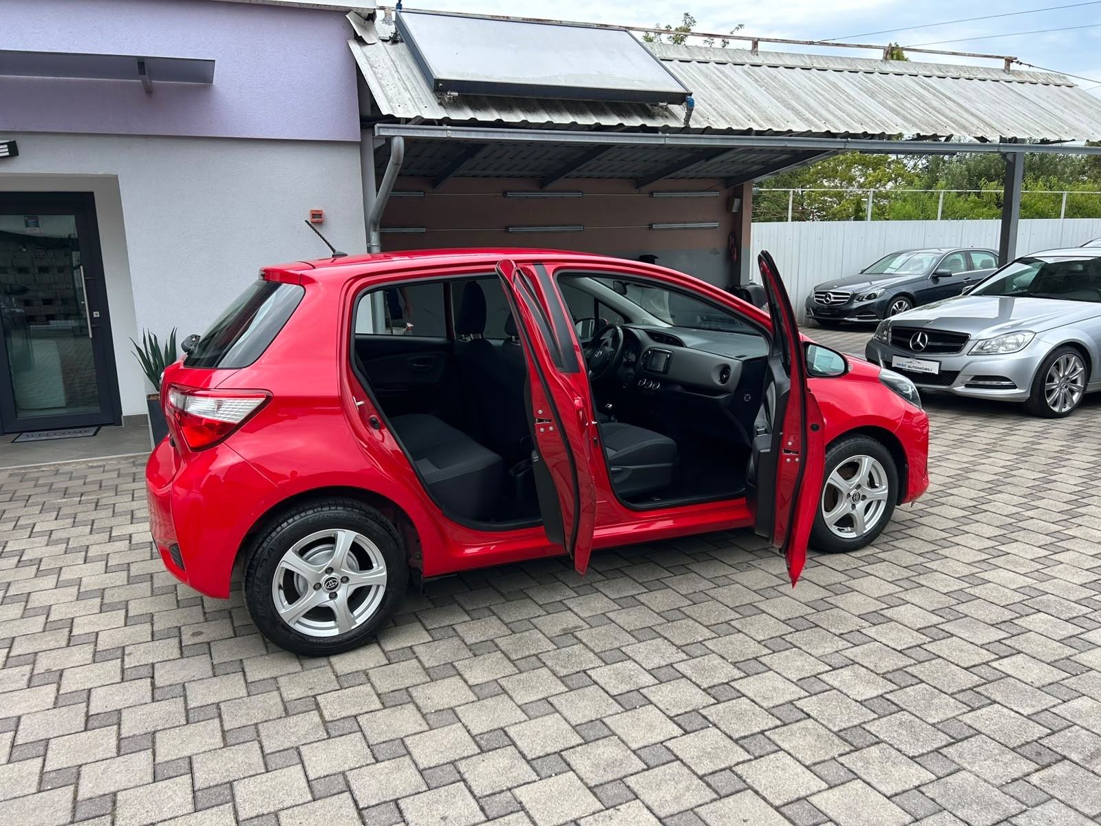 Toyota Yaris 1,0 *garancija na km, servisna..*, fotografija 8