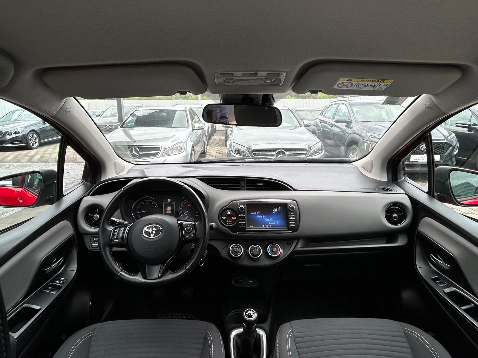 Toyota Yaris 1,0 *garancija na km, servisna..*, fotografija 12