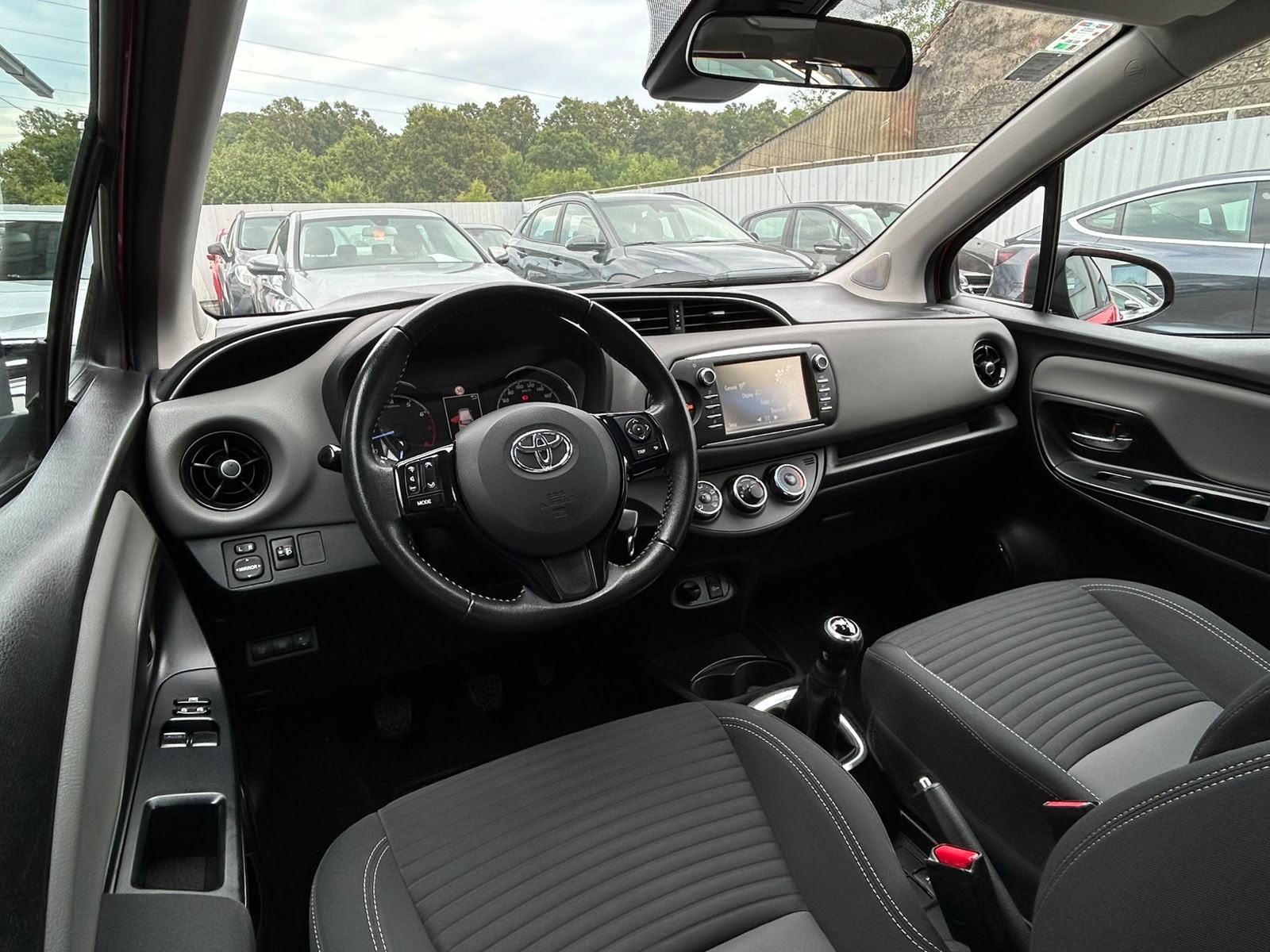 Toyota Yaris 1,0 *garancija na km, servisna..*, fotografija 13