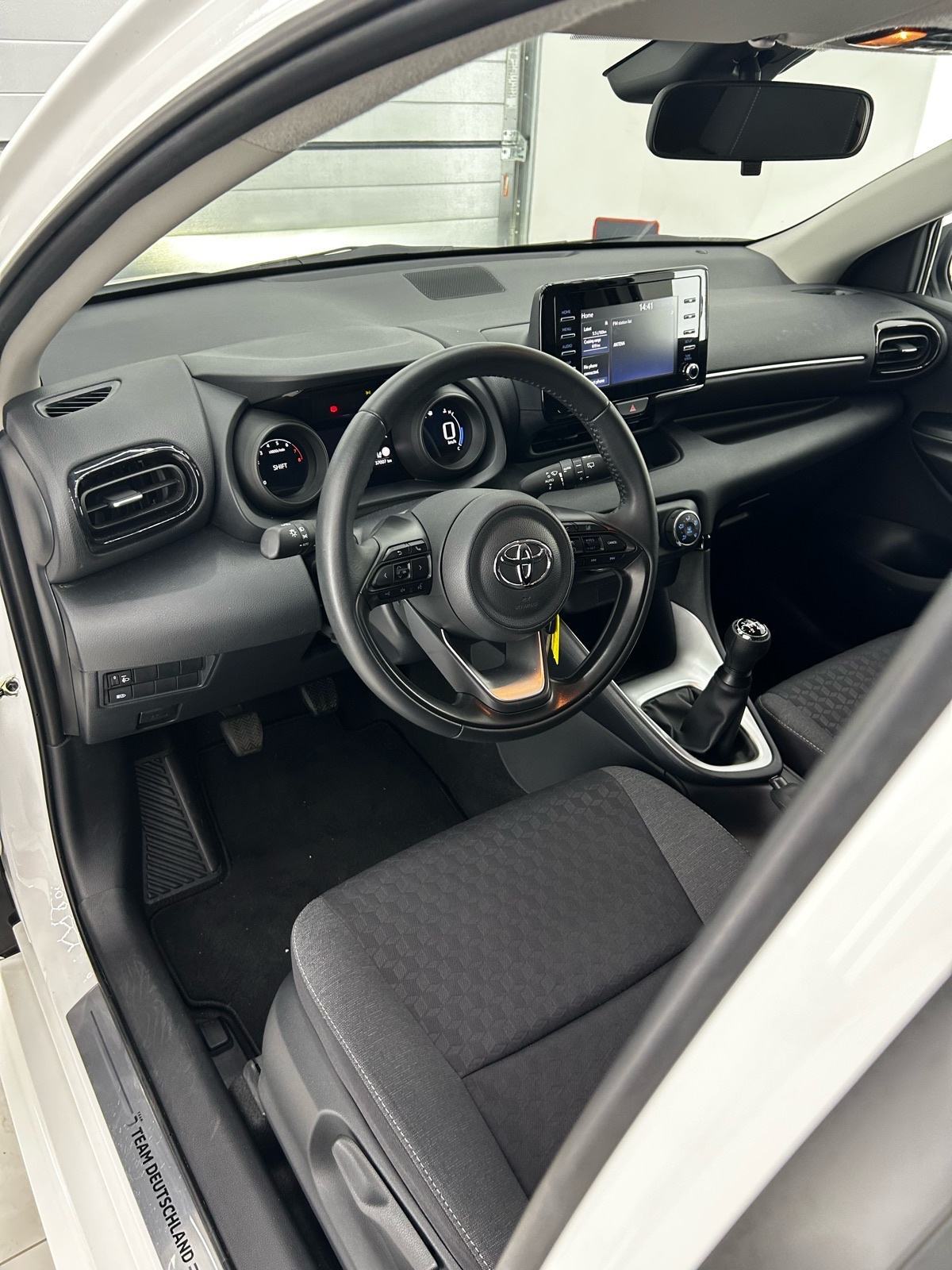 Toyota Yaris 1,0,2022,LED,TVORNICKA GARANCIJA DO 2032/TOP STANJE, fotografija 9