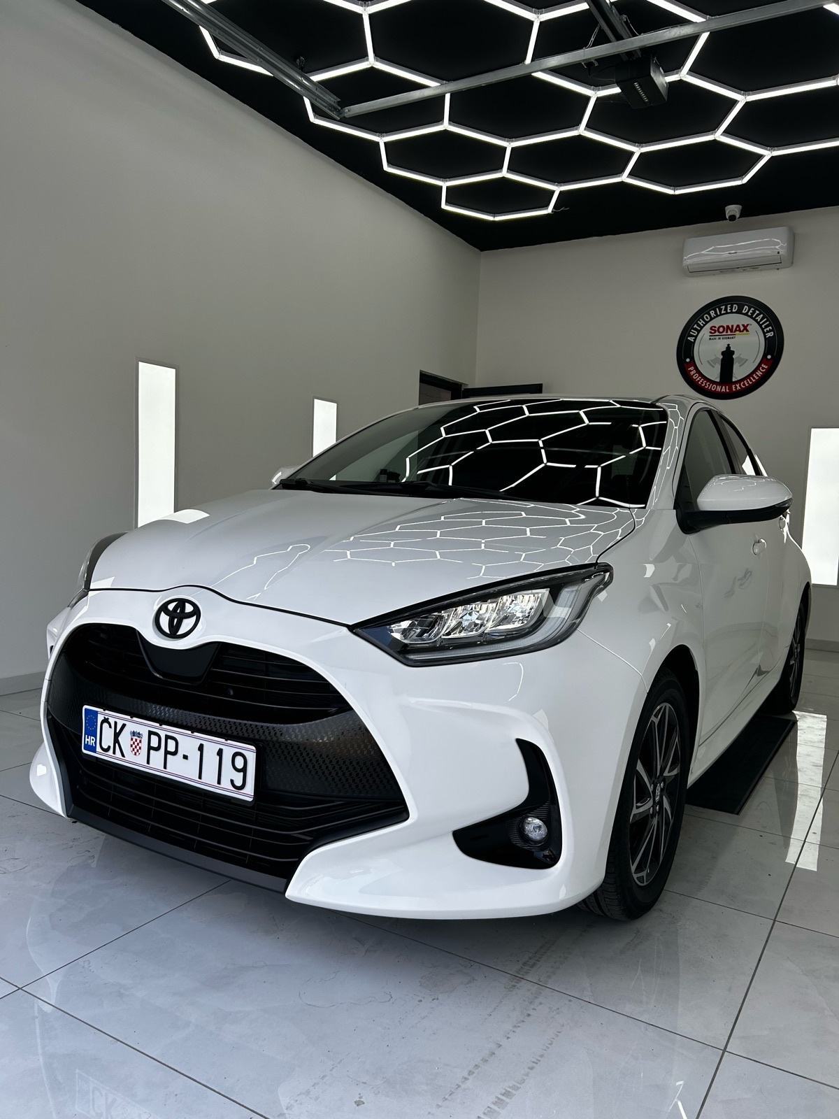 Toyota Yaris 1,0,2022,LED,TVORNICKA GARANCIJA DO 2032/TOP STANJE, fotografija 2