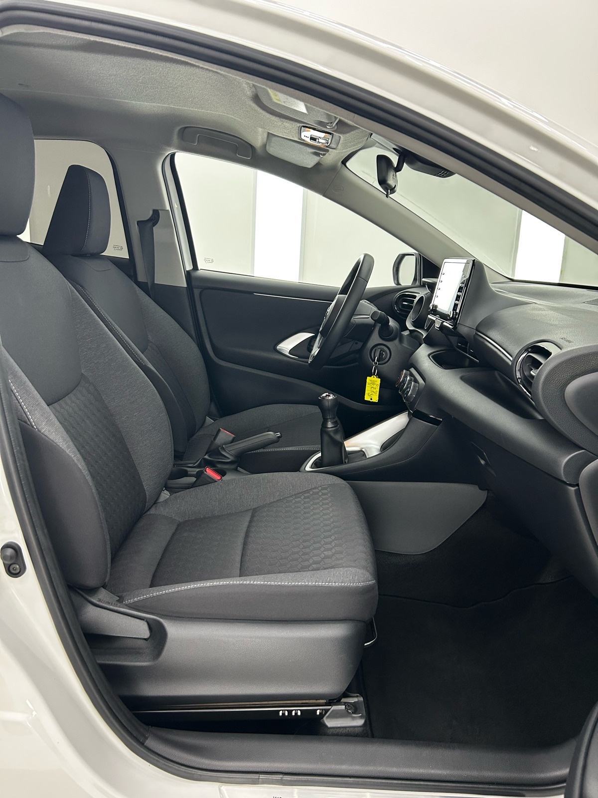 Toyota Yaris 1,0,2022,LED,TVORNICKA GARANCIJA DO 2032/TOP STANJE, fotografija 10