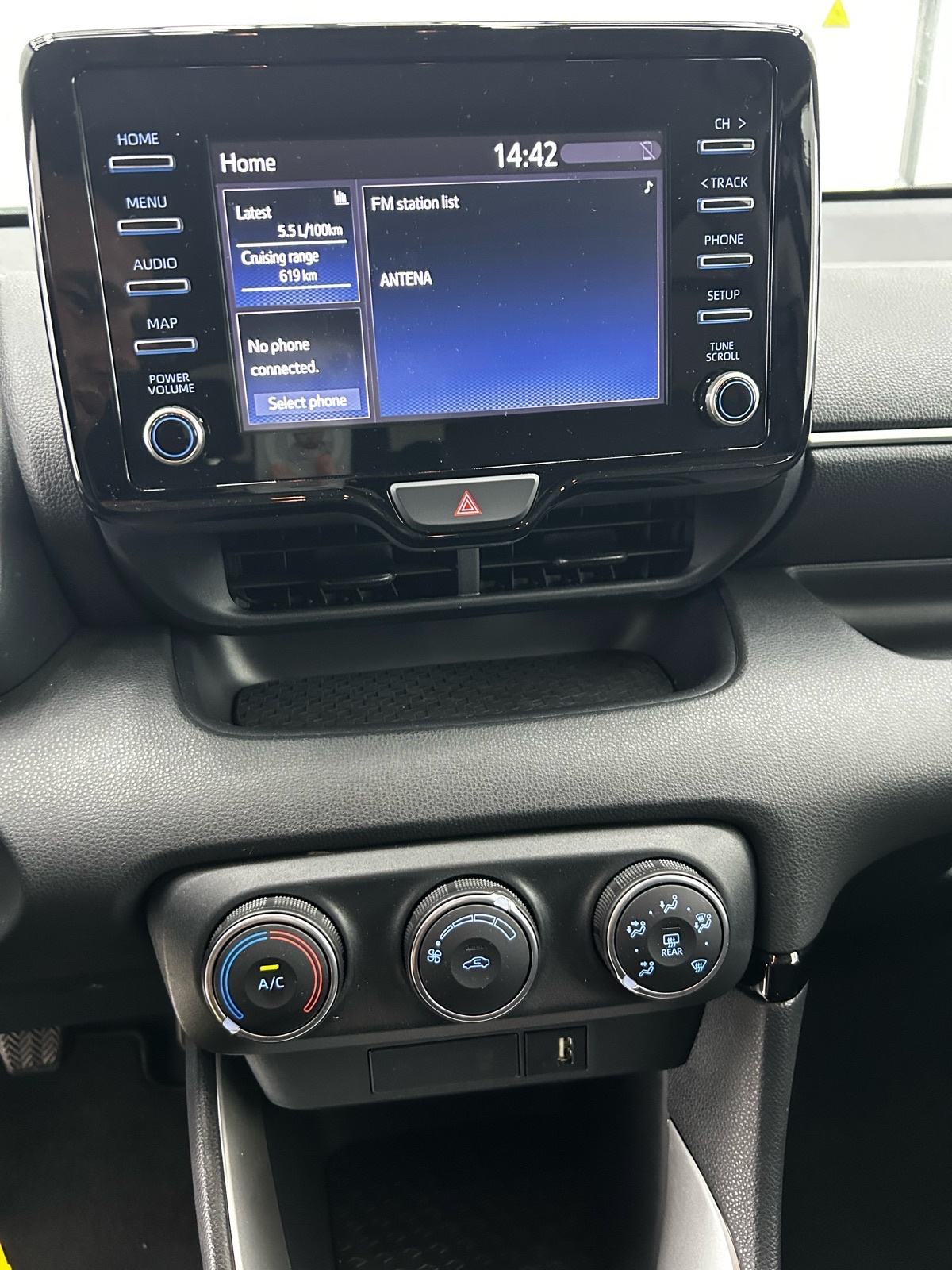 Toyota Yaris 1,0,2022,LED,TVORNICKA GARANCIJA DO 2032/TOP STANJE, fotografija 11