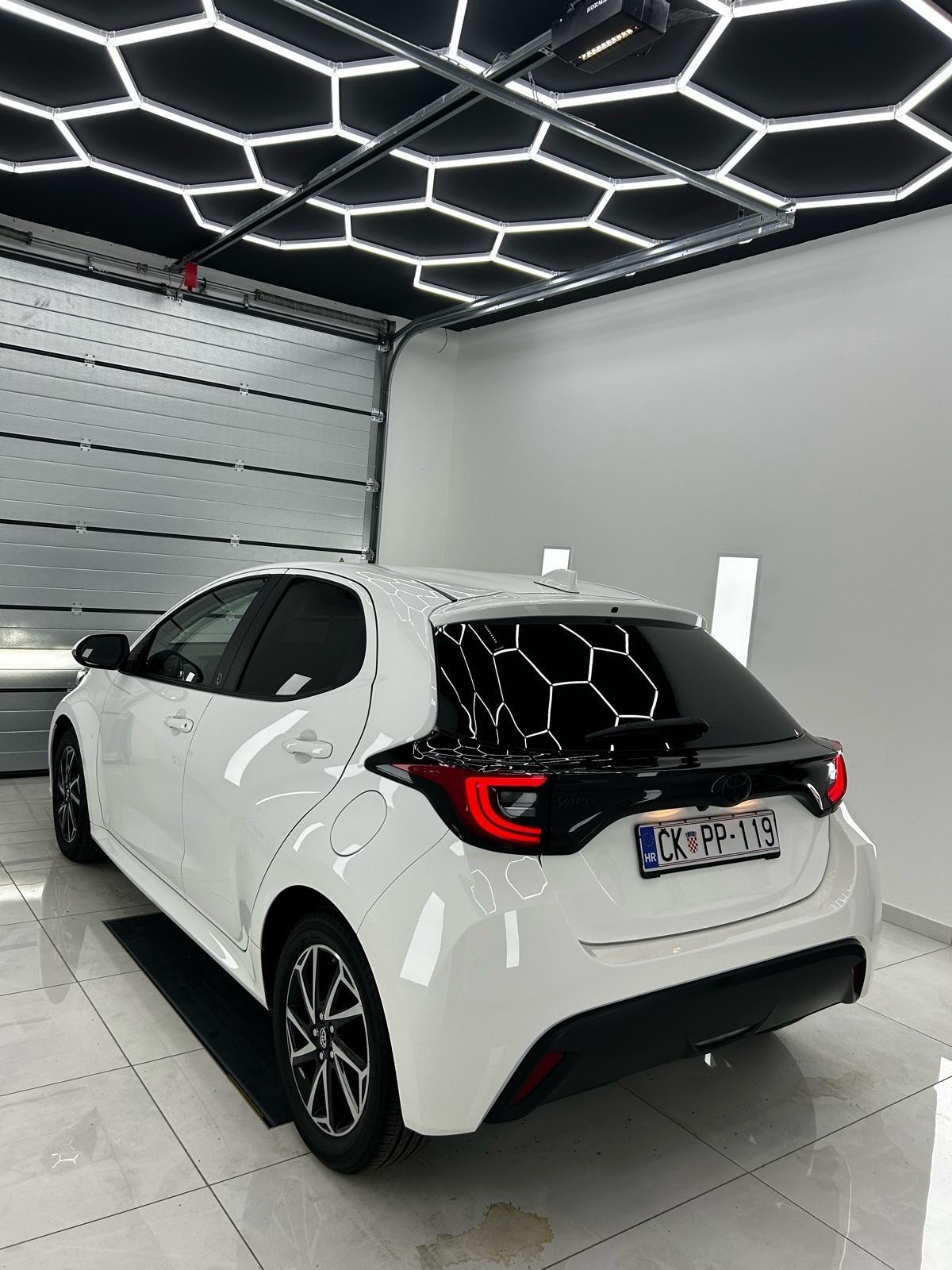 Toyota Yaris 1,0,2022,LED,TVORNICKA GARANCIJA DO 2032/TOP STANJE, fotografija 6
