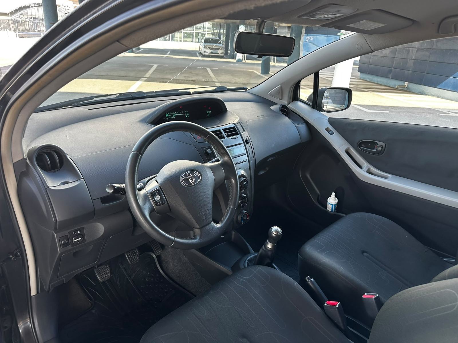Toyota Yaris 1,0 VVT-i*124TKM*Klima*Reg. 10/2026*Odlično stanje*, fotografija 10
