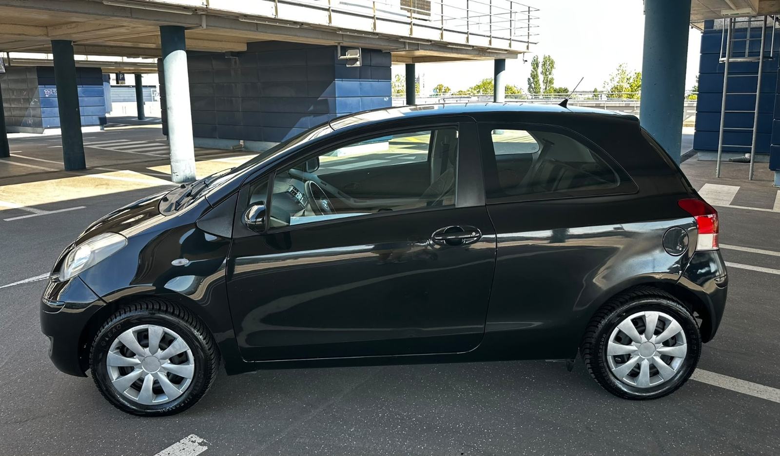 Toyota Yaris 1,0 VVT-i*124TKM*Klima*Reg. 10/2026*Odlično stanje*, fotografija 9