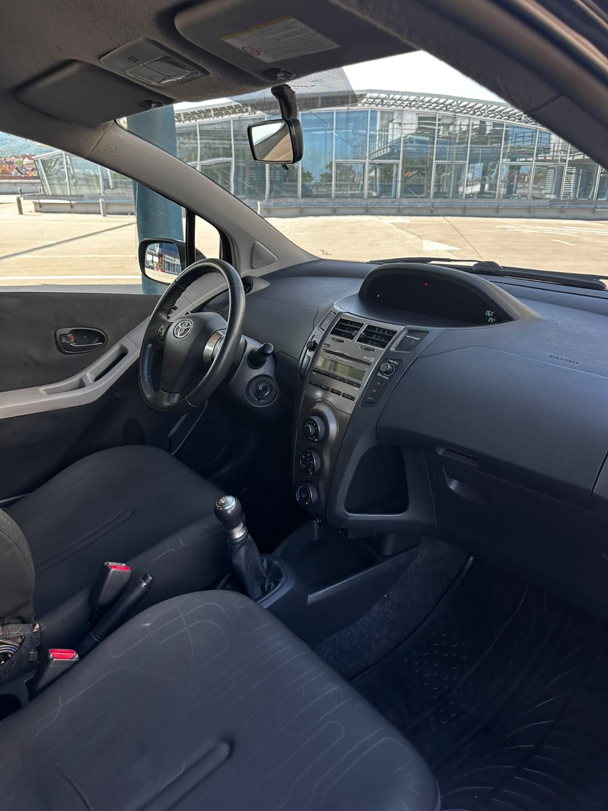 Toyota Yaris 1,0 VVT-i*124TKM*Klima*Reg. 10/2026*Odlično stanje*, fotografija 12