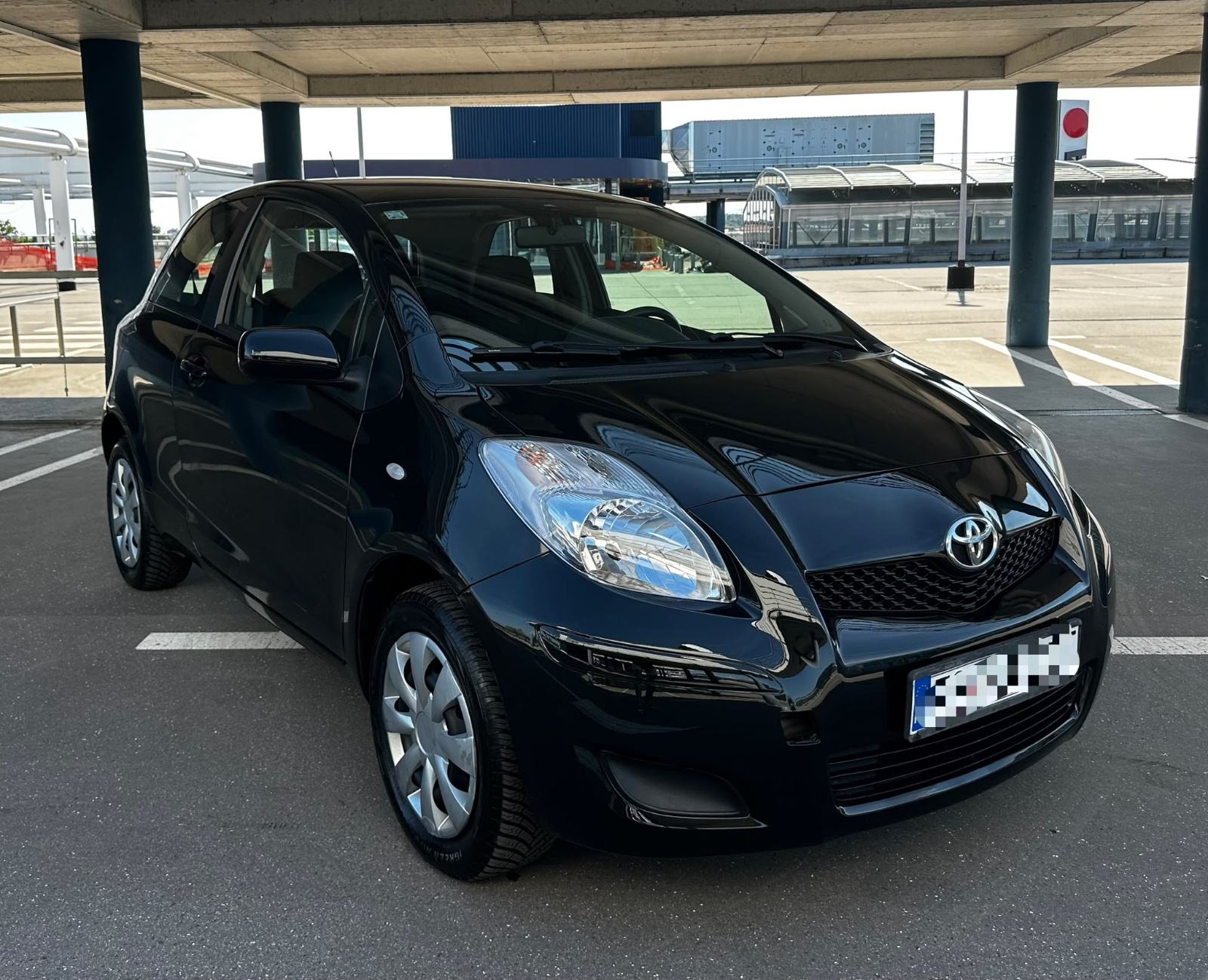 Toyota Yaris 1,0 VVT-i*124TKM*Klima*Reg. 10/2026*Odlično stanje*, fotografija 2