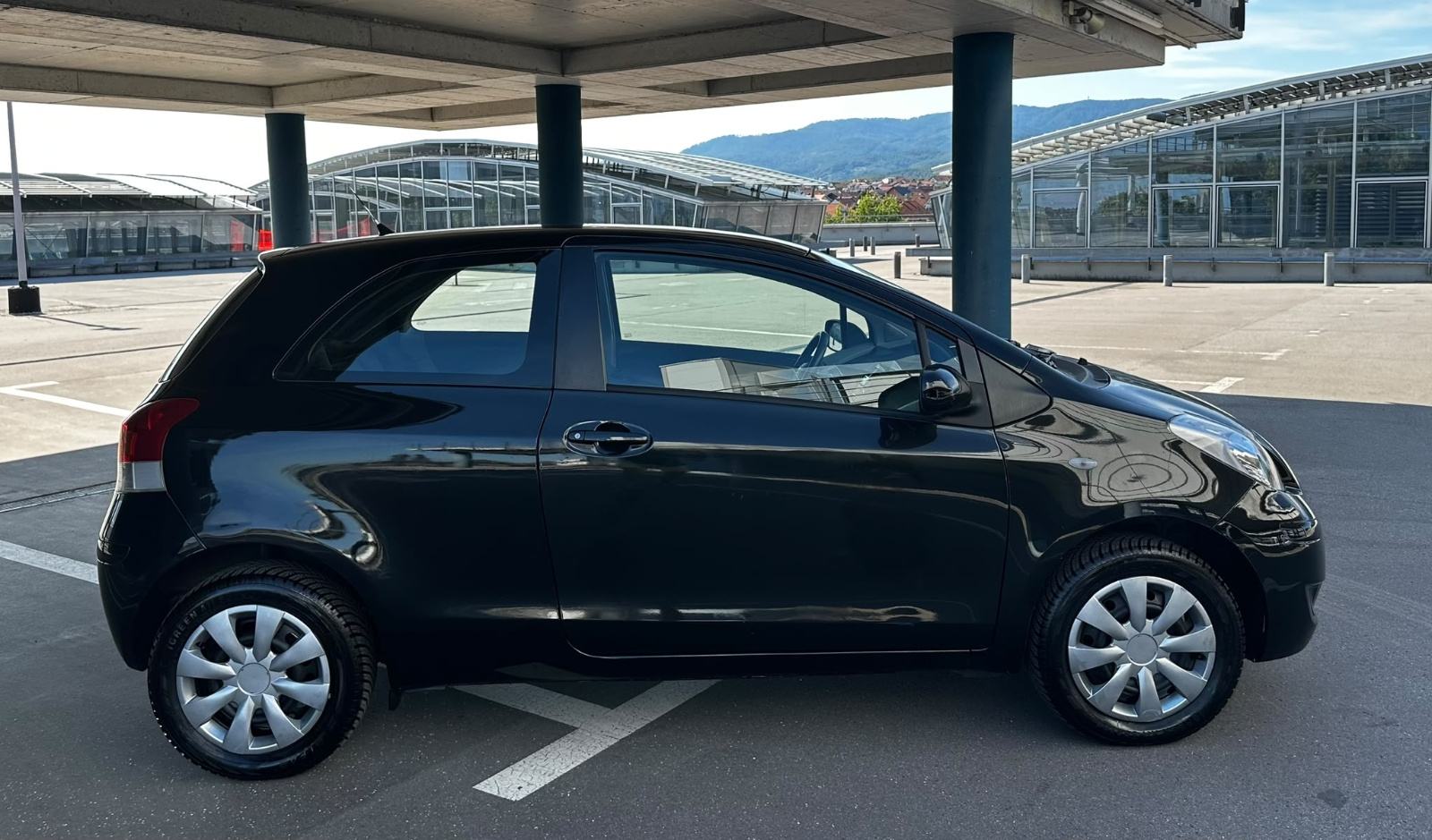 Toyota Yaris 1,0 VVT-i*124TKM*Klima*Reg. 10/2026*Odlično stanje*, fotografija 5