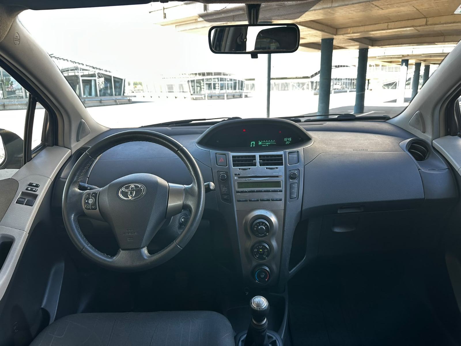 Toyota Yaris 1,0 VVT-i*124TKM*Klima*Reg. 10/2026*Odlično stanje*, fotografija 14