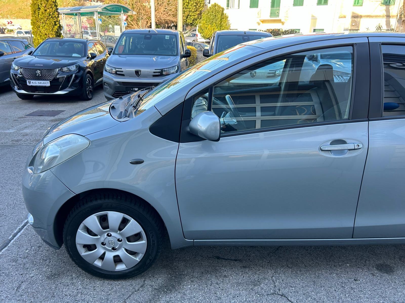 Toyota Yaris 1,0 VVT-i - 140.000km - SERVISNA - GARANCIJA - REG.1.GOD!, fotografija 4