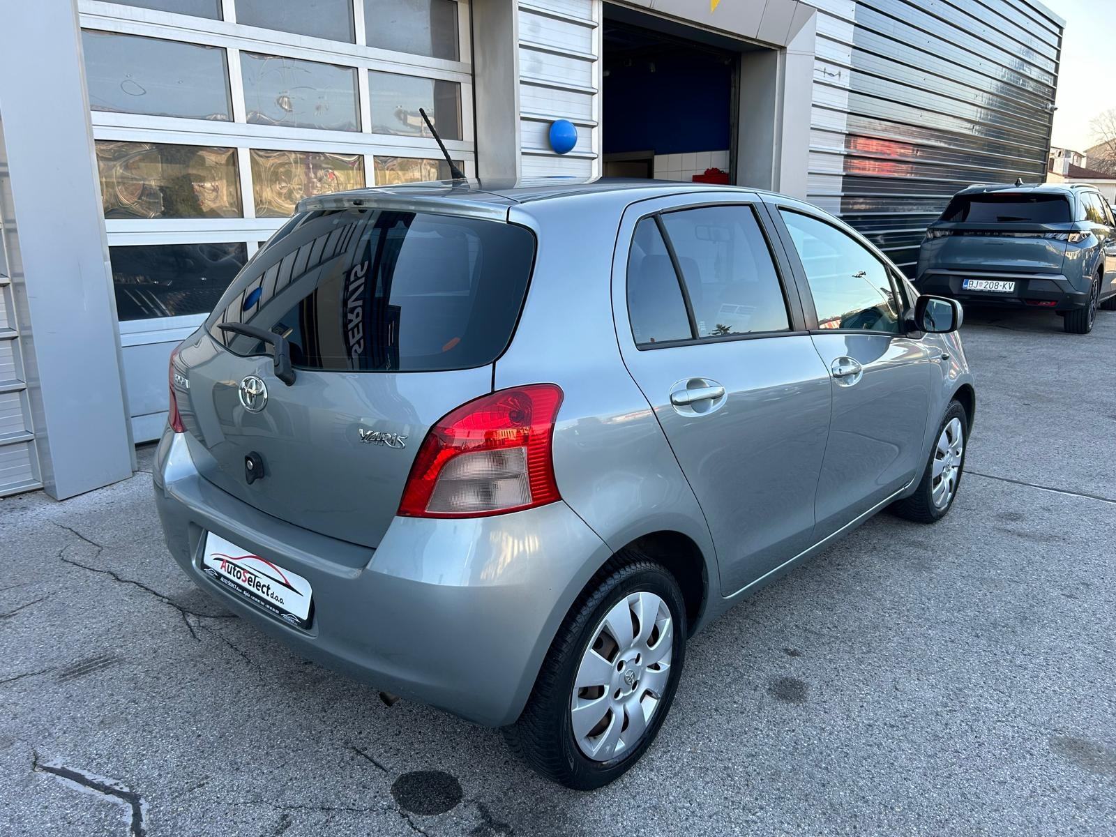 Toyota Yaris 1,0 VVT-i - 140.000km - SERVISNA - GARANCIJA - REG.1.GOD!, fotografija 6