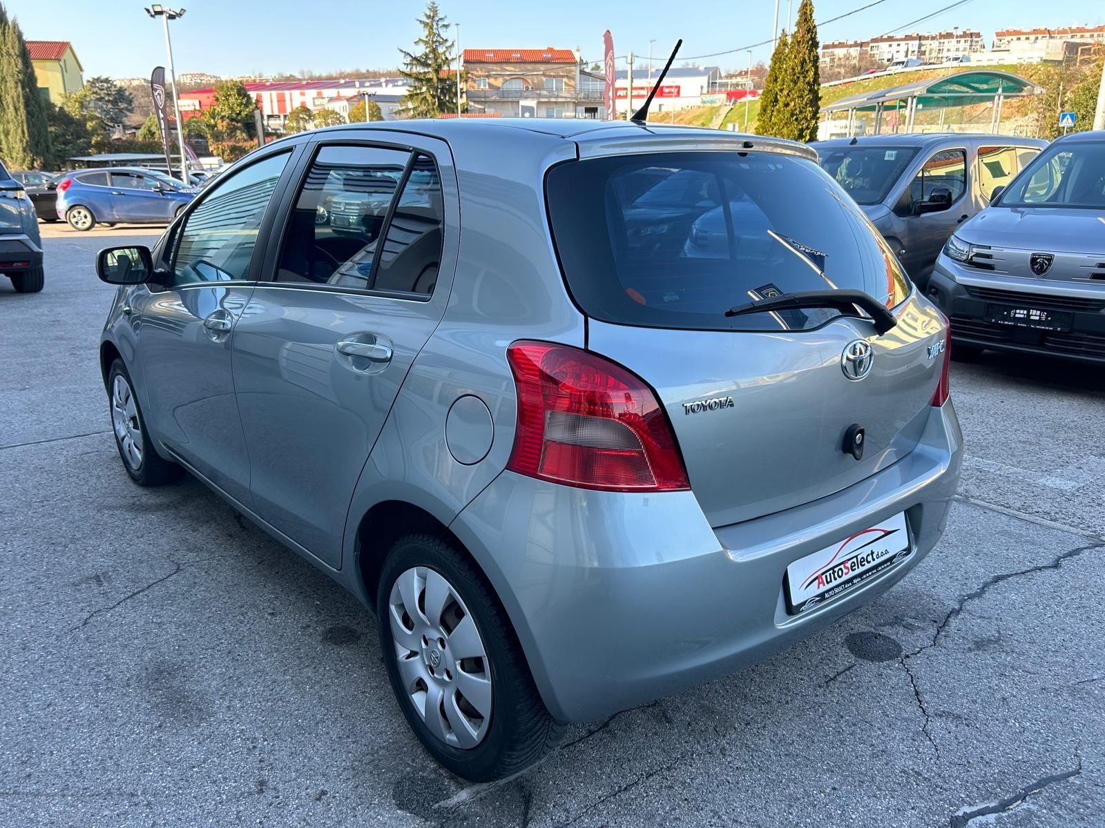 Toyota Yaris 1,0 VVT-i - 140.000km - SERVISNA - GARANCIJA - REG.1.GOD!, fotografija 5