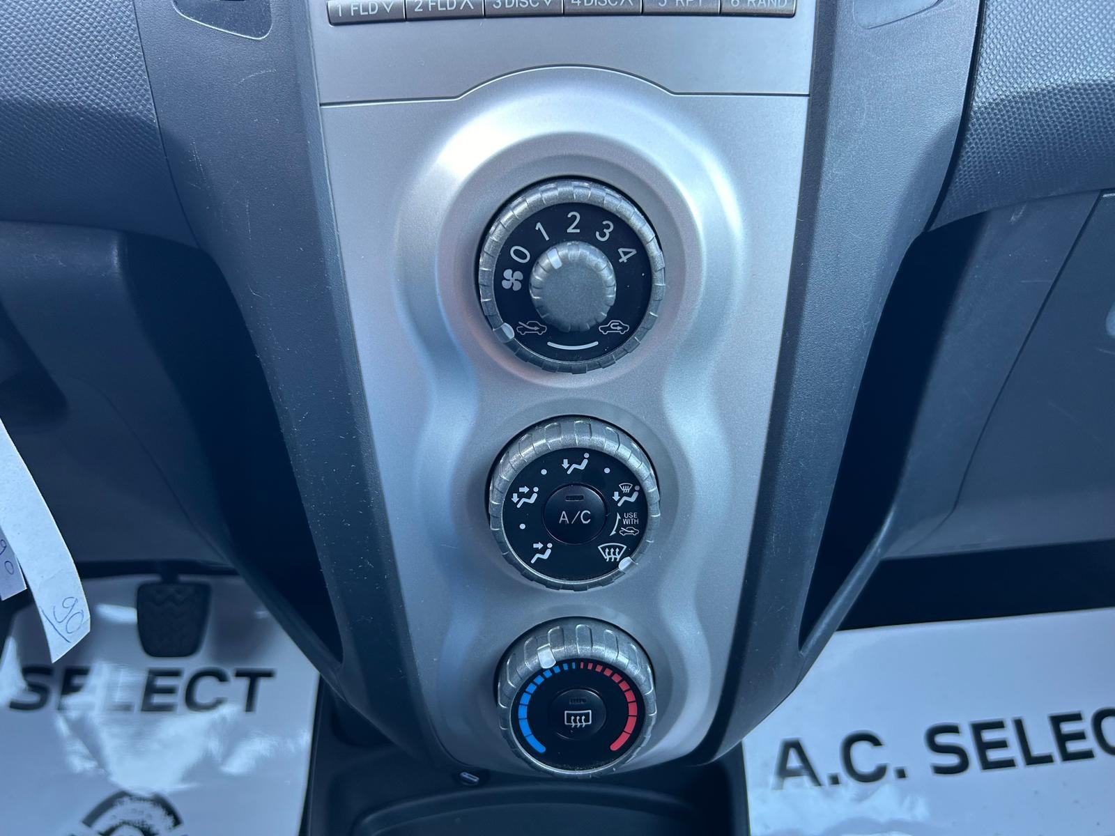 Toyota Yaris 1,0 VVT-i - 140.000km - SERVISNA - GARANCIJA - REG.1.GOD!, fotografija 14