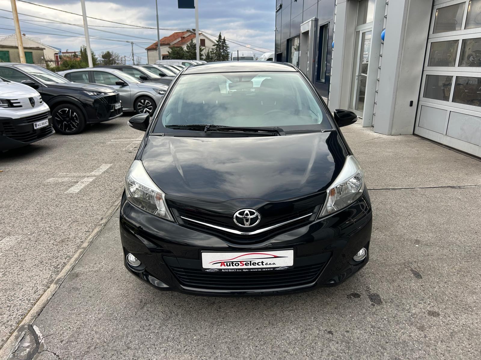 Toyota Yaris 1,0 VVT-i - 160.000KM - SERVIS - GARANCIJA - REG 1 GOD!!, fotografija 3