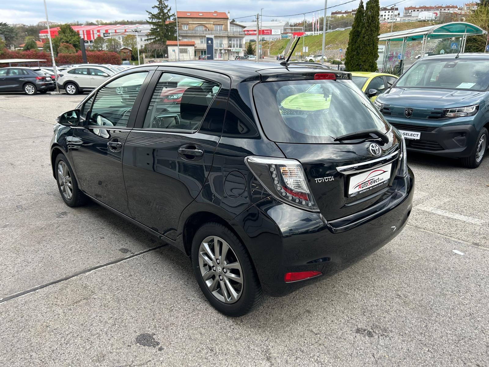 Toyota Yaris 1,0 VVT-i - 160.000KM - SERVIS - GARANCIJA - REG 1 GOD!!, fotografija 4