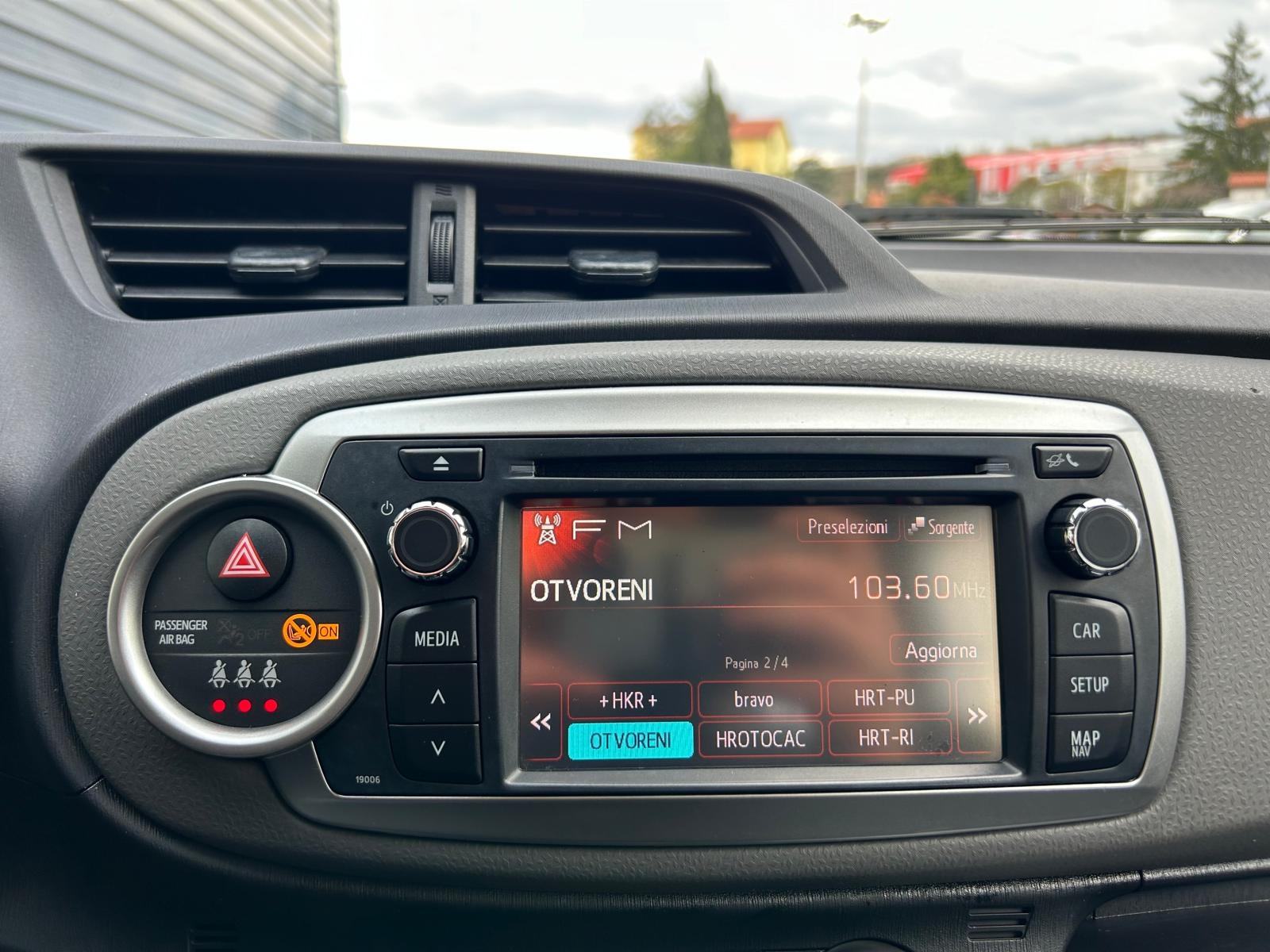 Toyota Yaris 1,0 VVT-i - 160.000KM - SERVIS - GARANCIJA - REG 1 GOD!!, fotografija 12