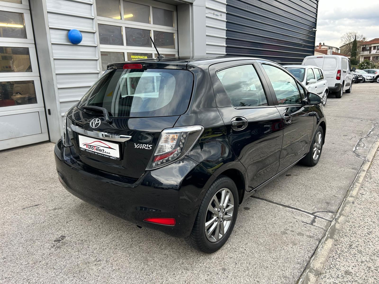 Toyota Yaris 1,0 VVT-i - 160.000KM - SERVIS - GARANCIJA - REG 1 GOD!!, fotografija 5