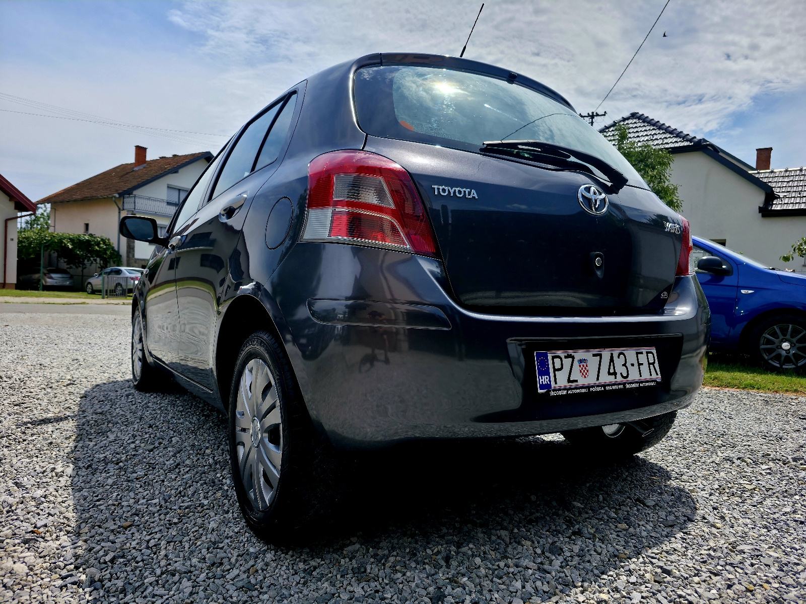 Toyota Yaris 1,0 VVT-i Cool 2011 godina Reg 6/2027, fotografija 12