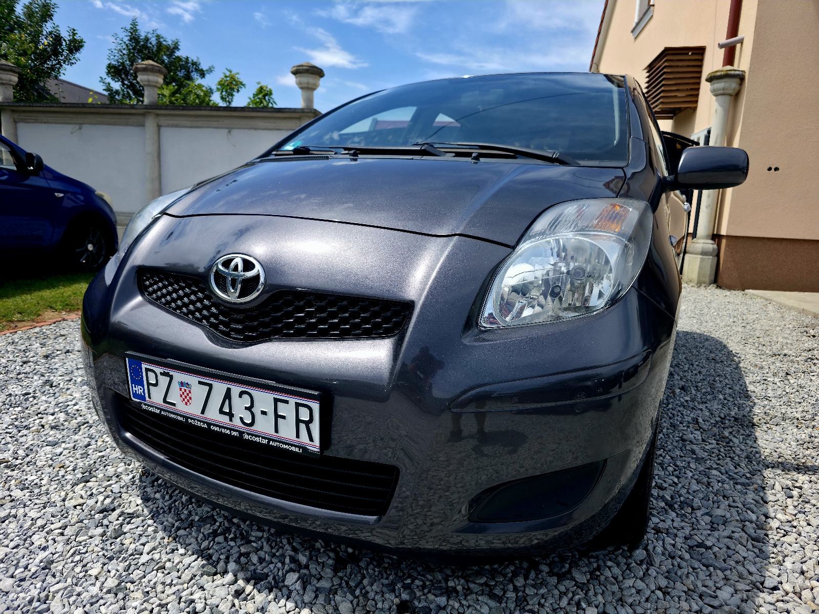 Toyota Yaris 1,0 VVT-i Cool 2011 godina Reg 6/2027, fotografija 13