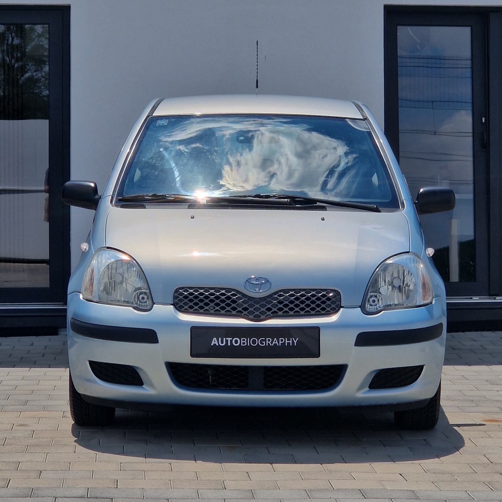 Toyota Yaris 1,0 VVT-i KLIMA● 149.oookm● HR auto● REG 06/2027, fotografija 2