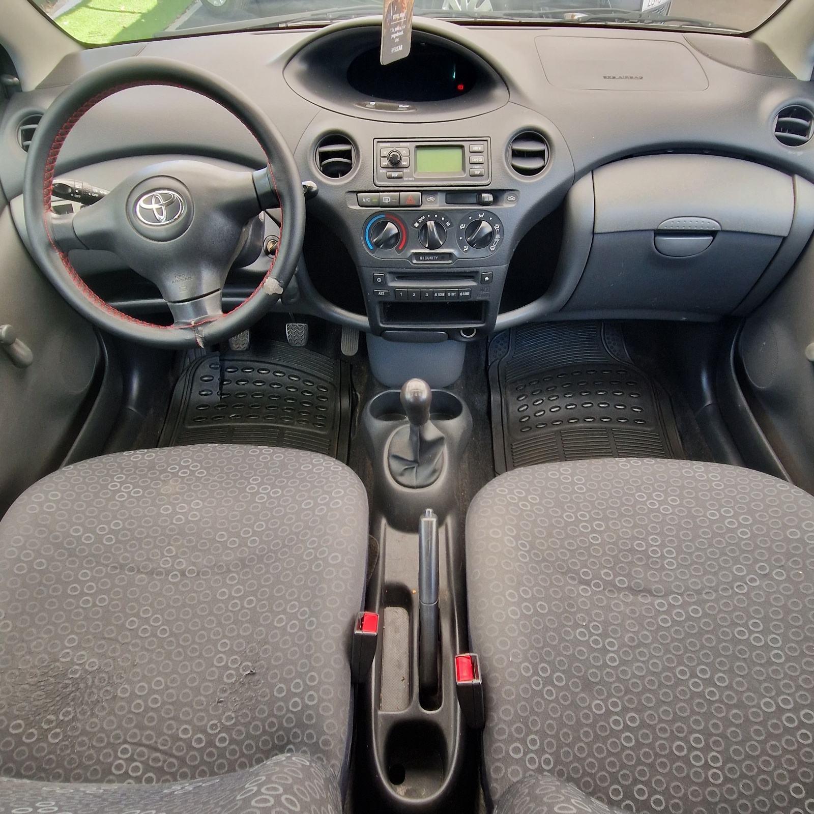 Toyota Yaris 1,0 VVT-i KLIMA● 149.oookm● HR auto● REG 06/2027, fotografija 9
