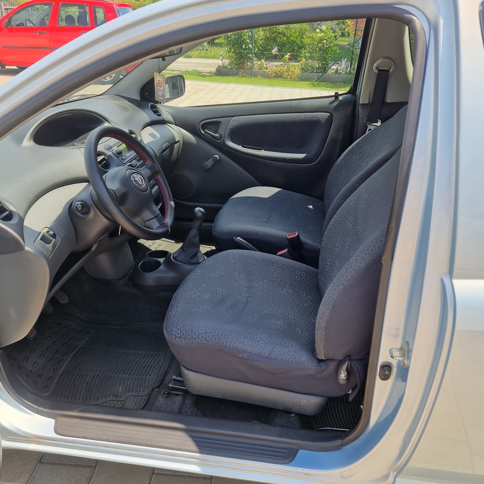 Toyota Yaris 1,0 VVT-i KLIMA● 149.oookm● HR auto● REG 06/2027, fotografija 11