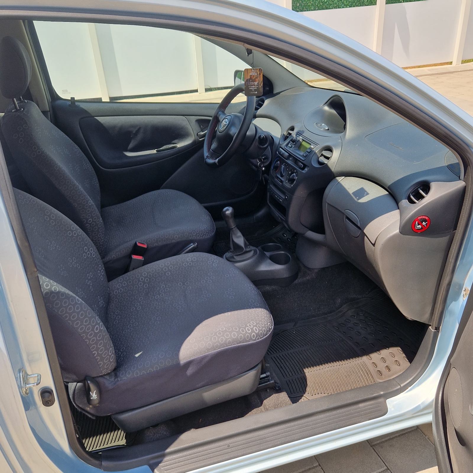Toyota Yaris 1,0 VVT-i KLIMA● 149.oookm● HR auto● REG 06/2027, fotografija 12